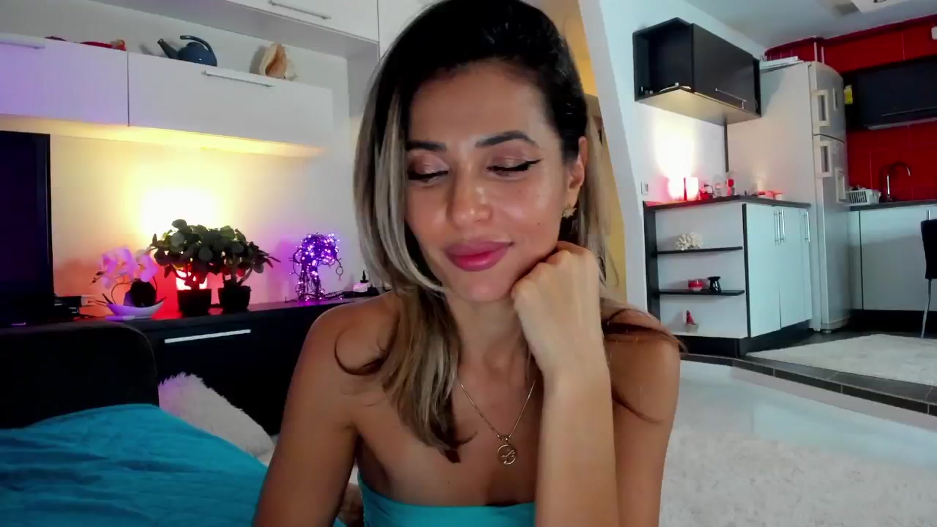 Gallery image thumbnail from SmileyTinaa's myfreecams stream on, 01/17/2025, 04:52 image 15 of 20
