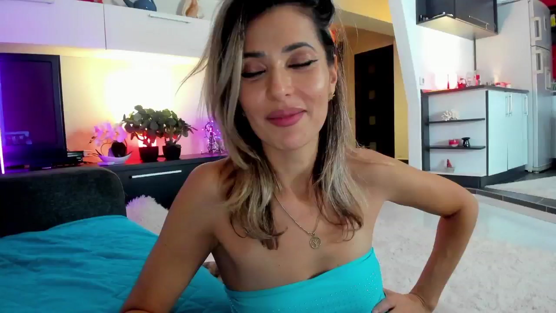 Gallery image thumbnail from SmileyTinaa's myfreecams stream on, 01/17/2025, 04:52 image 18 of 20