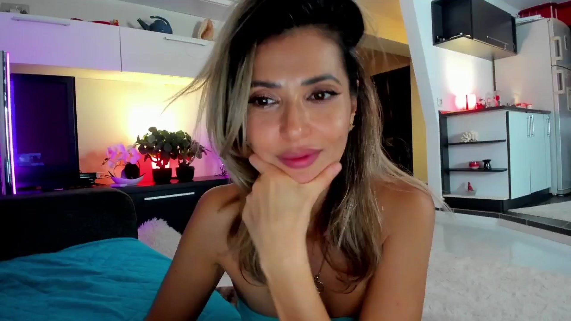 Gallery image thumbnail from SmileyTinaa's myfreecams stream on, 01/17/2025, 04:52 image 20 of 20