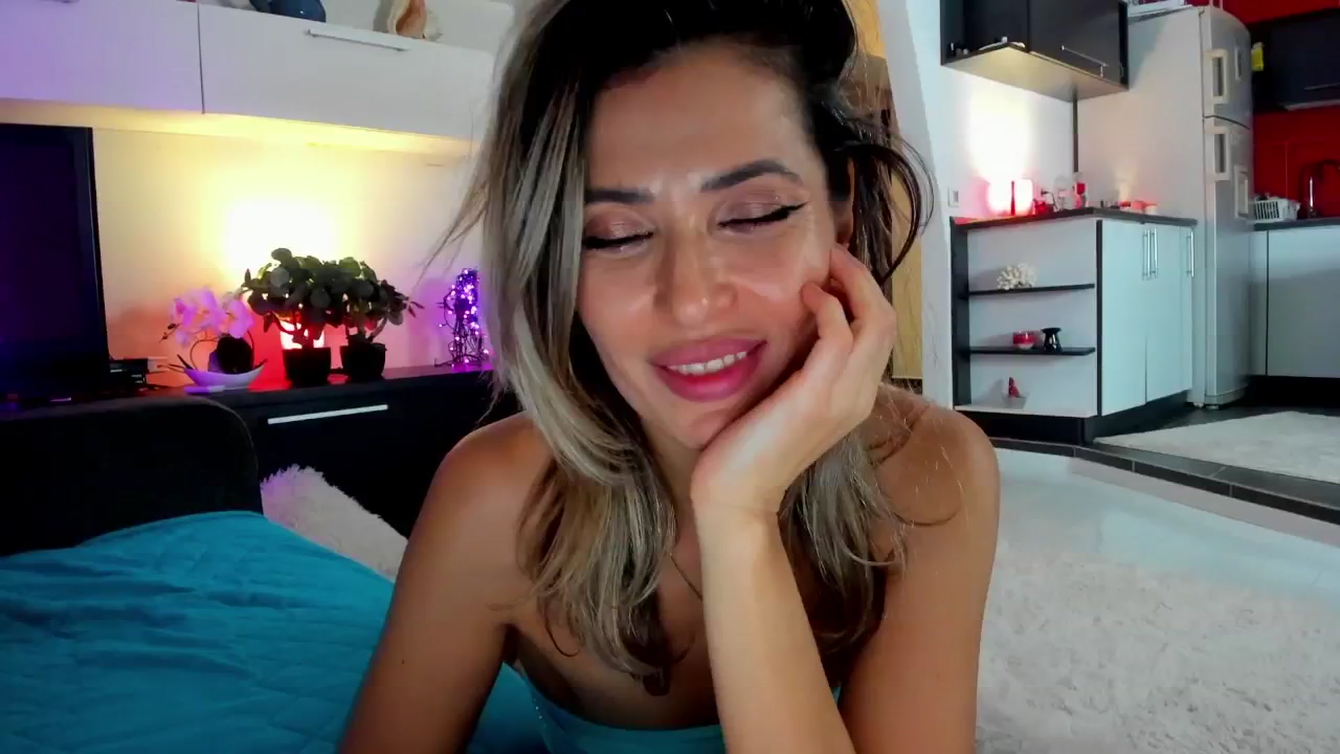 Gallery image thumbnail from SmileyTinaa's myfreecams stream on, 01/17/2025, 04:52 image 16 of 20
