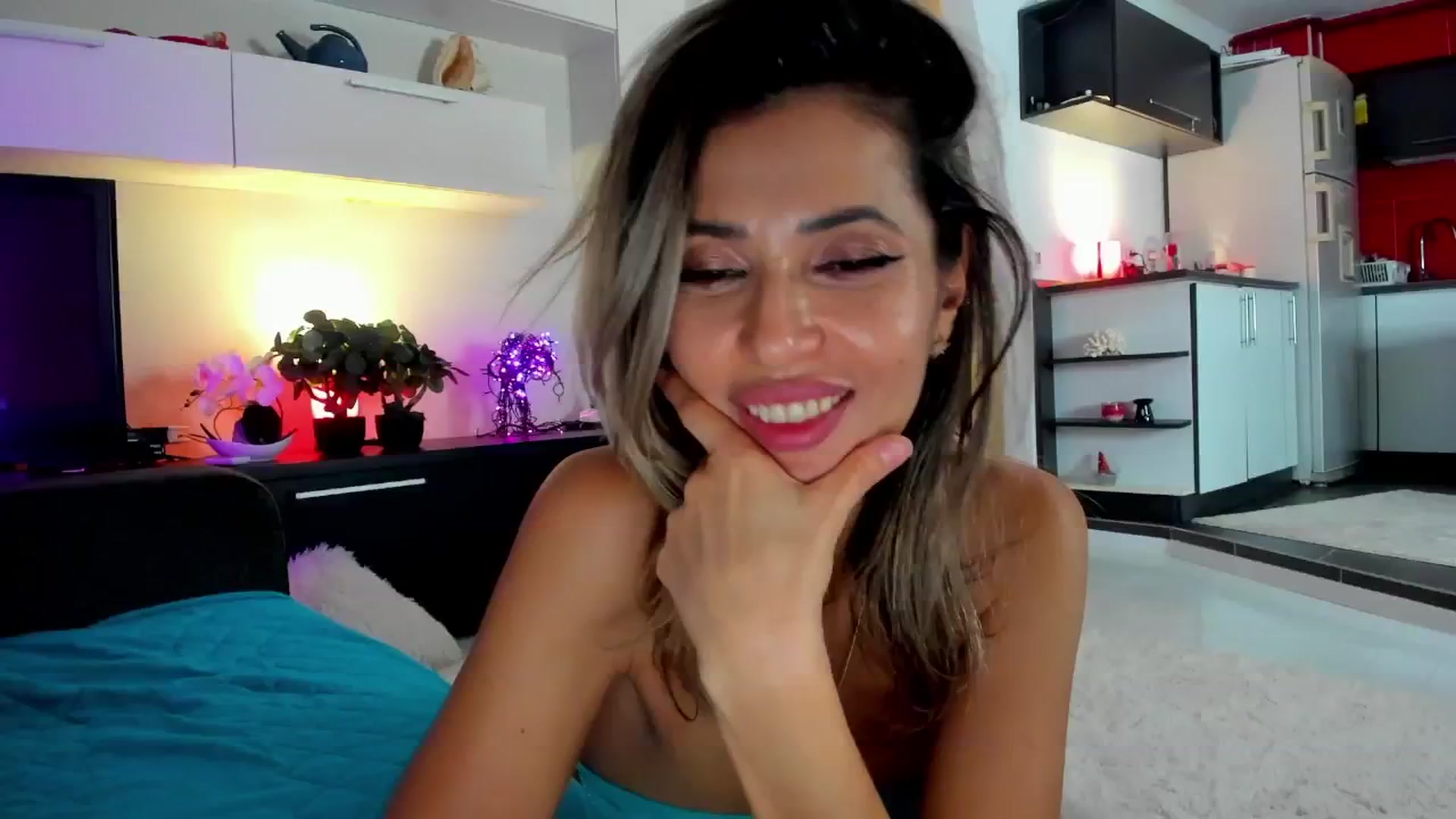 Gallery image thumbnail from SmileyTinaa's myfreecams stream on, 01/17/2025, 04:52 image 17 of 20