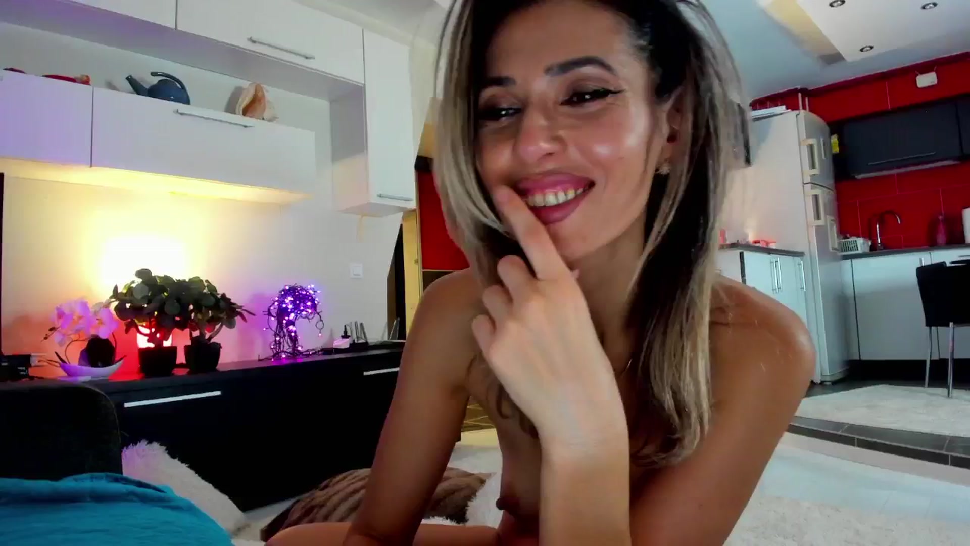 Gallery image thumbnail from SmileyTinaa's myfreecams stream on, 01/18/2025, 24:48 image 19 of 20