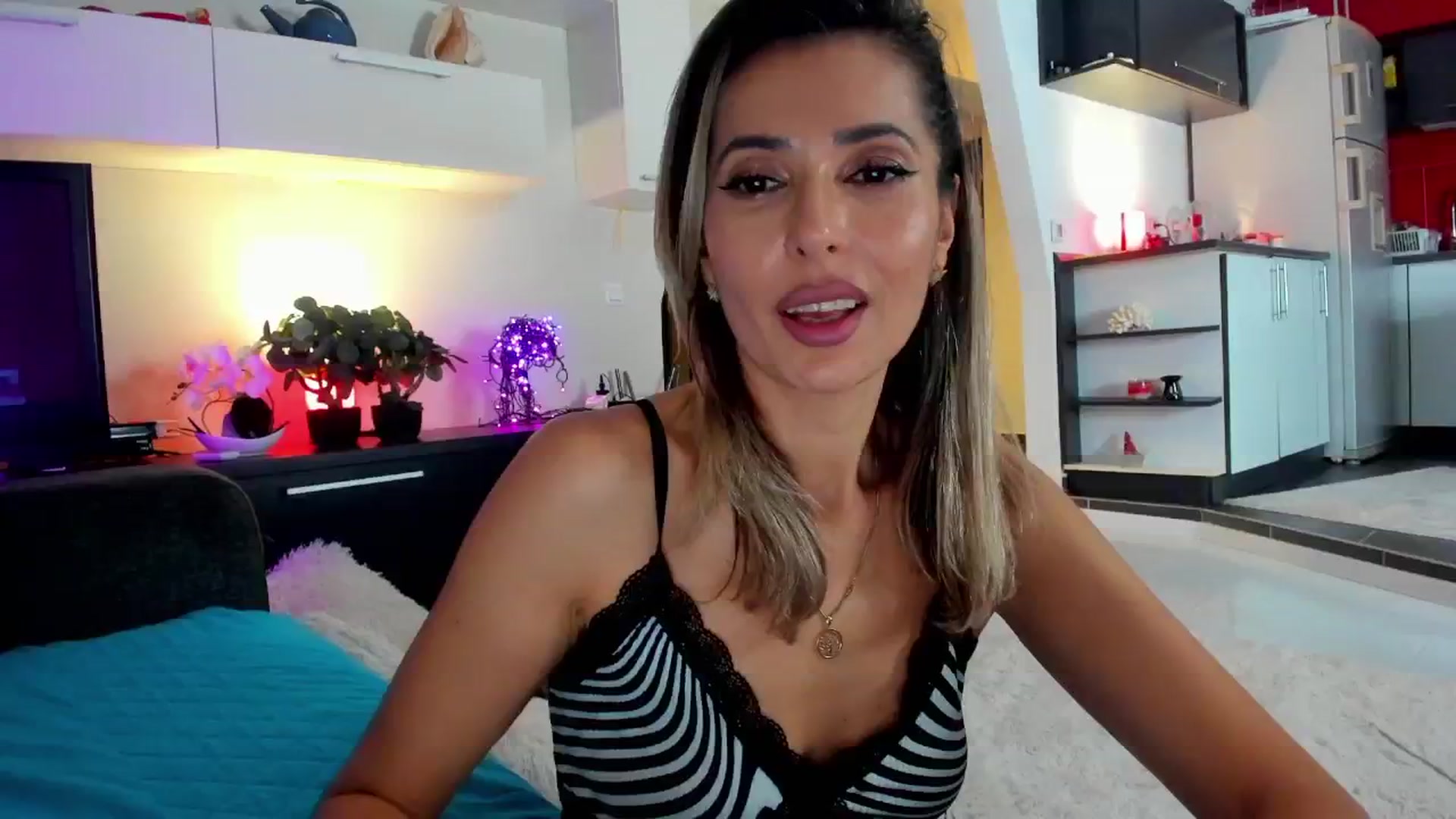 Gallery image thumbnail from SmileyTinaa's myfreecams stream on, 01/18/2025, 24:48 image 9 of 20