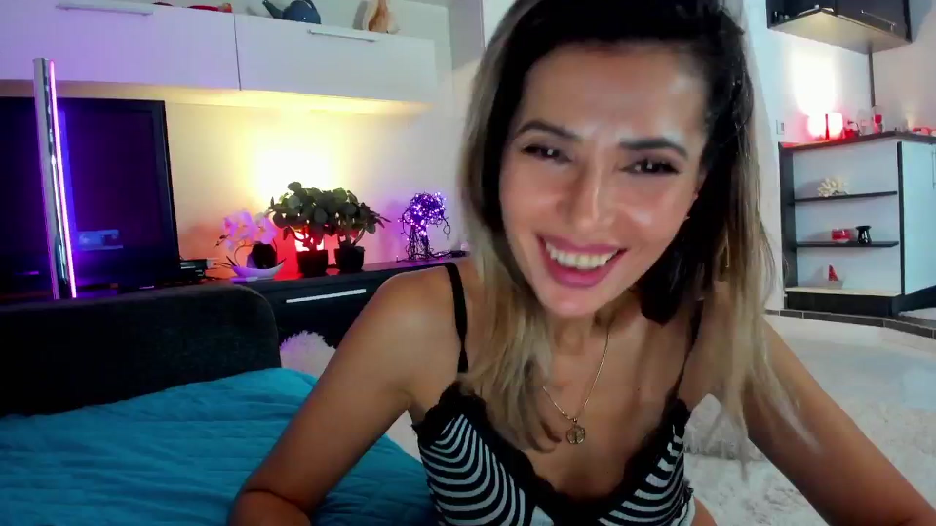 Gallery image thumbnail from SmileyTinaa's myfreecams stream on, 01/18/2025, 03:02 image 19 of 20