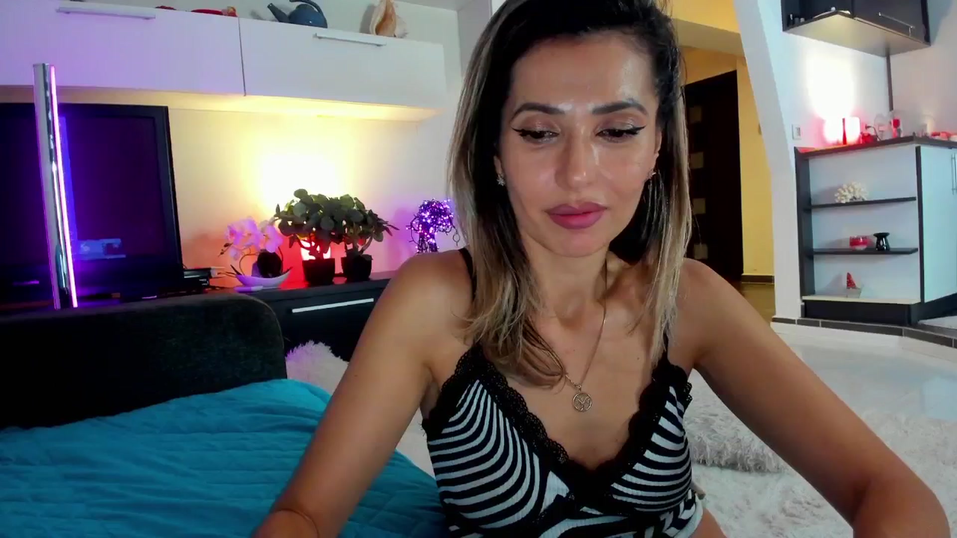 Gallery image thumbnail from SmileyTinaa's myfreecams stream on, 01/18/2025, 03:02 image 18 of 20