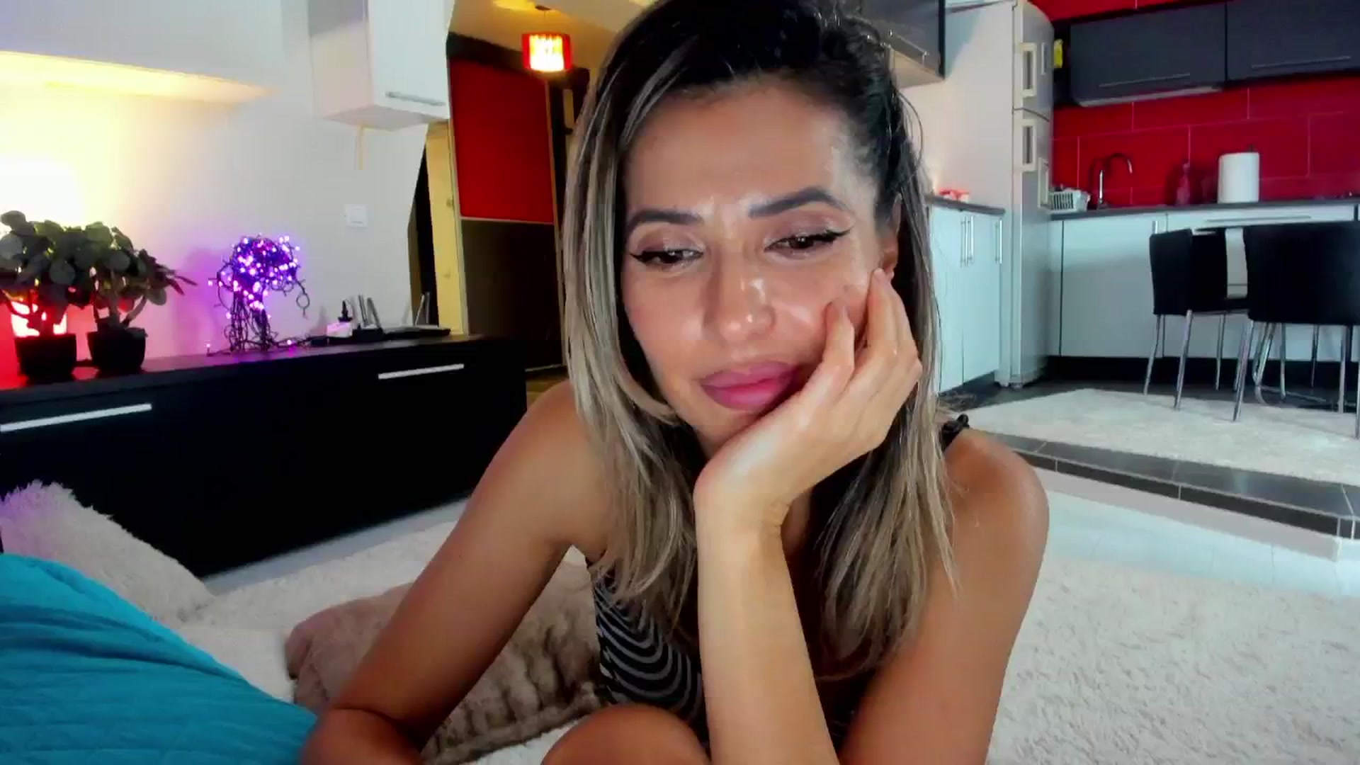 Gallery image thumbnail from SmileyTinaa's myfreecams stream on, 01/18/2025, 03:02 image 4 of 20