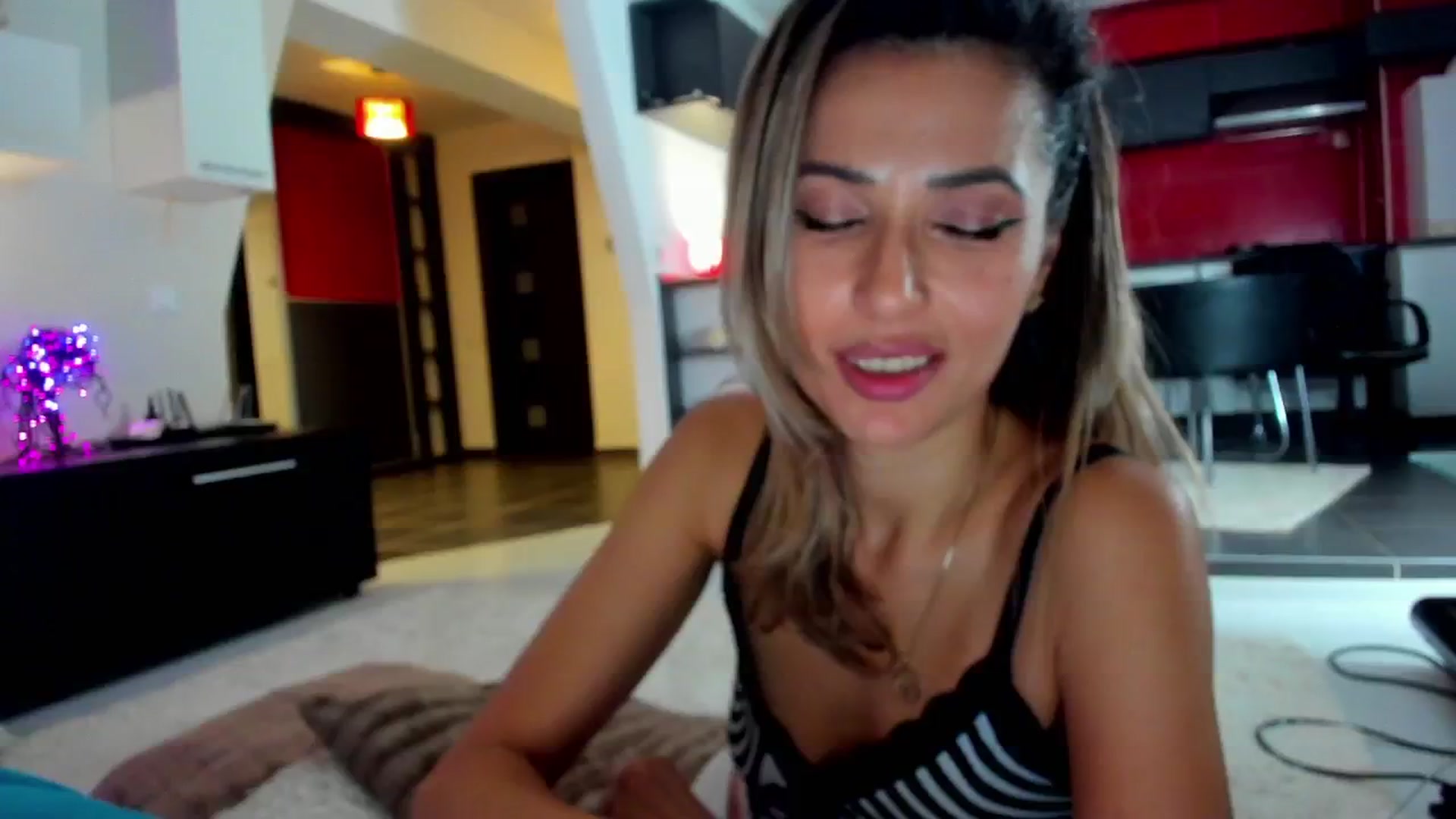 Gallery image thumbnail from SmileyTinaa's myfreecams stream on, 01/18/2025, 06:25 image 1 of 20