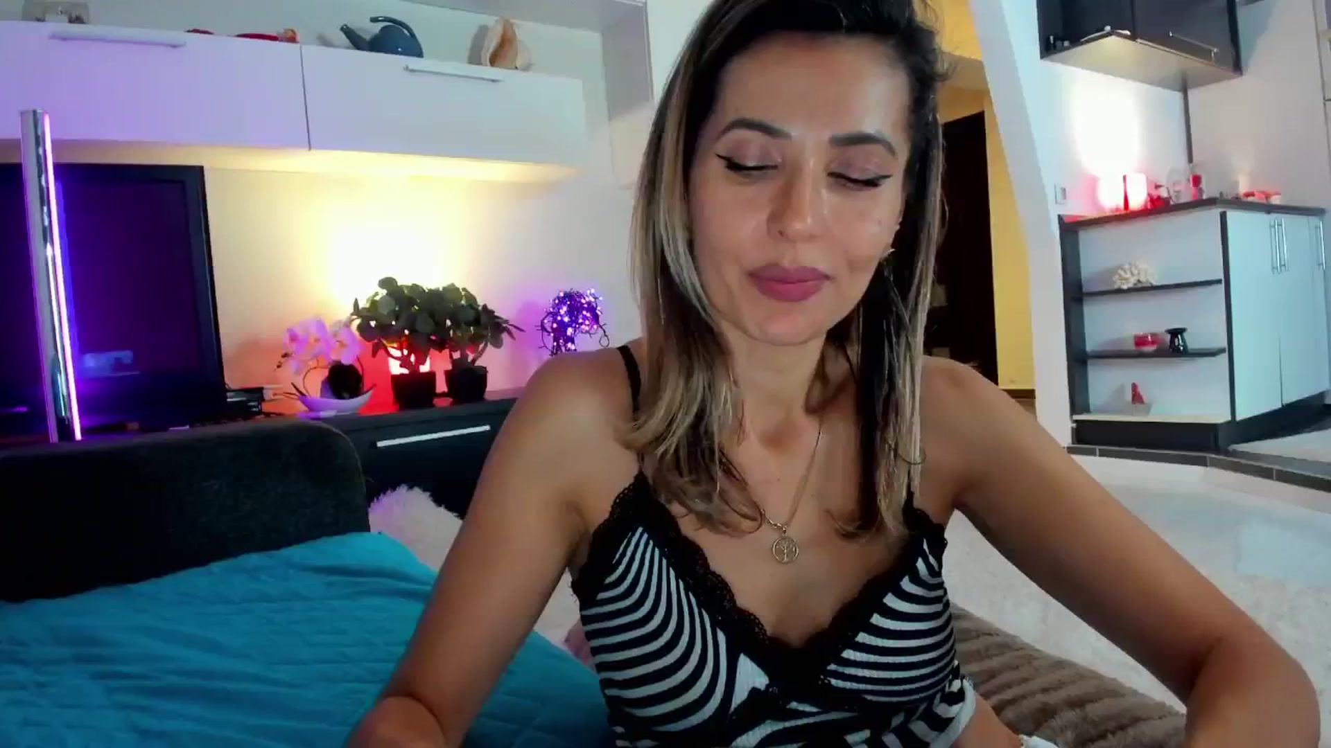 Gallery image thumbnail from SmileyTinaa's myfreecams stream on, 01/18/2025, 06:25 image 18 of 20