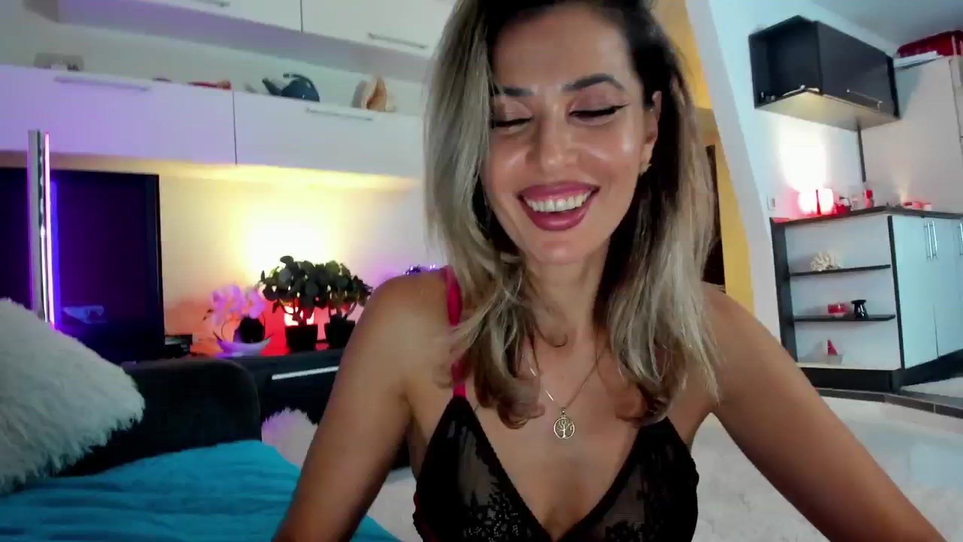 Gallery image thumbnail from SmileyTinaa's myfreecams stream on, 01/24/2025, 04:21 image 9 of 20