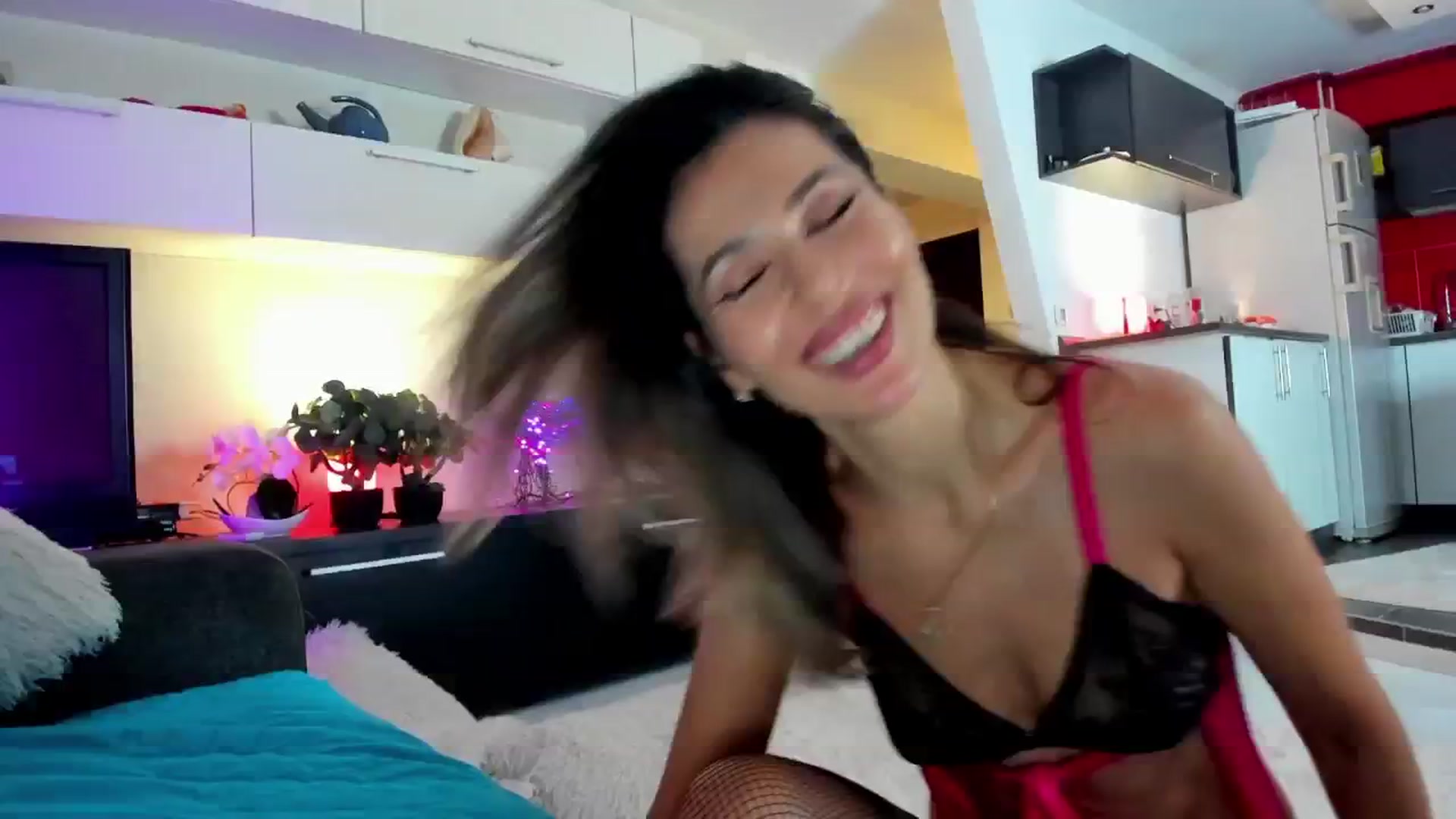 Gallery image thumbnail from SmileyTinaa's myfreecams stream on, 01/24/2025, 04:21 image 19 of 20