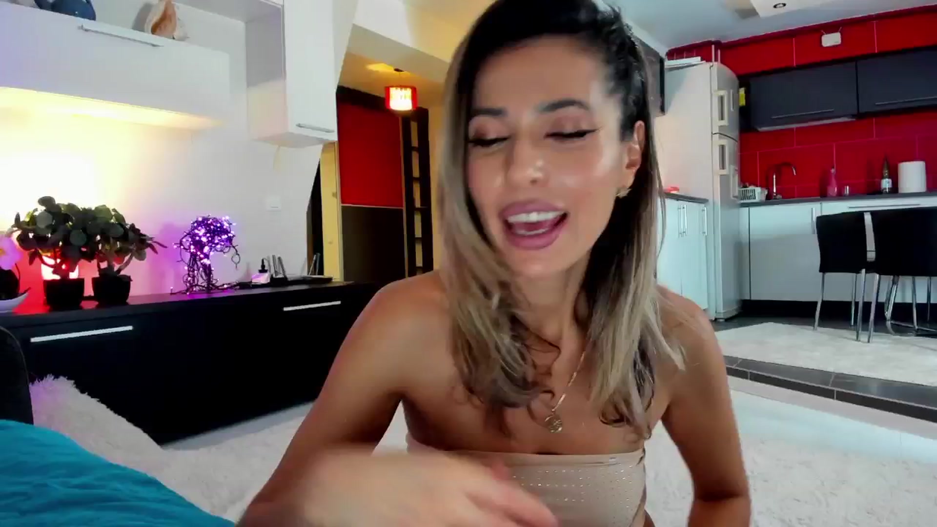 Gallery image thumbnail from SmileyTinaa's myfreecams stream on, 01/25/2025, 24:37 image 9 of 20