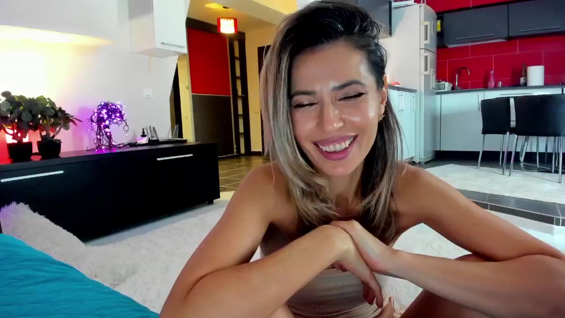 Gallery image thumbnail from SmileyTinaa's myfreecams stream on, 01/25/2025, 04:19 image 11 of 20