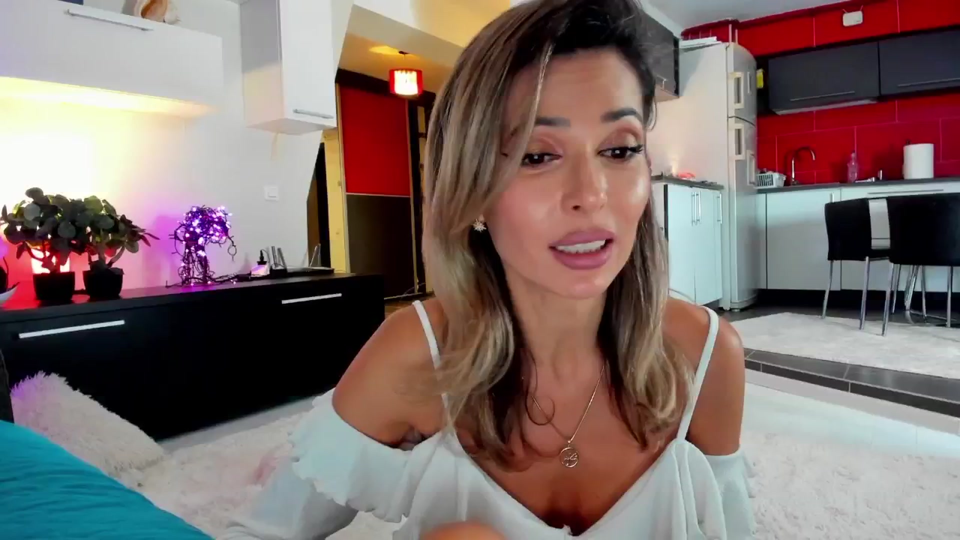 Gallery image thumbnail from SmileyTinaa's myfreecams stream on, 01/30/2025, 23:35 image 12 of 20
