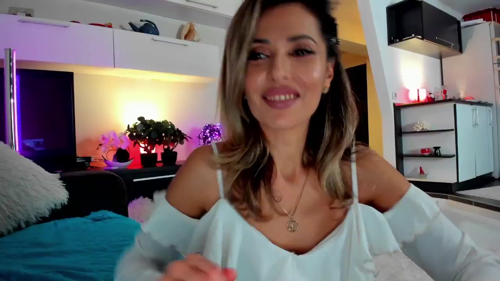 Gallery image thumbnail from SmileyTinaa's myfreecams stream on, 01/30/2025, 23:35 image 1 of 20