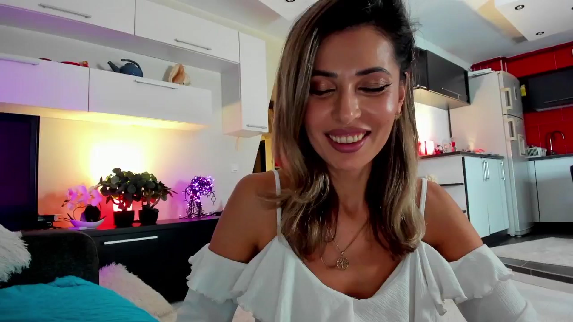 Gallery image thumbnail from SmileyTinaa's myfreecams stream on, 01/30/2025, 23:35 image 19 of 20