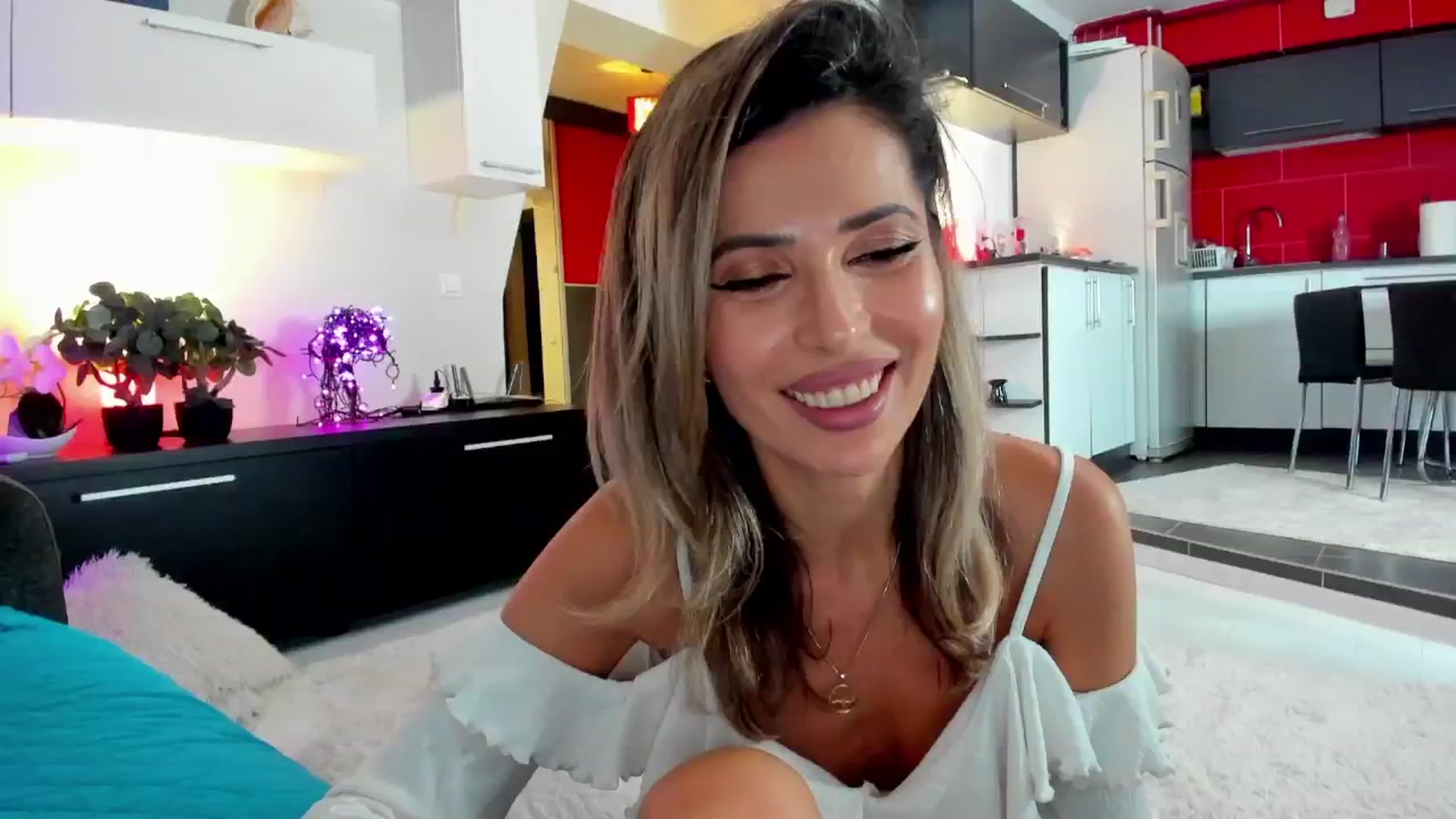 Gallery image thumbnail from SmileyTinaa's myfreecams stream on, 01/30/2025, 23:57 image 3 of 20