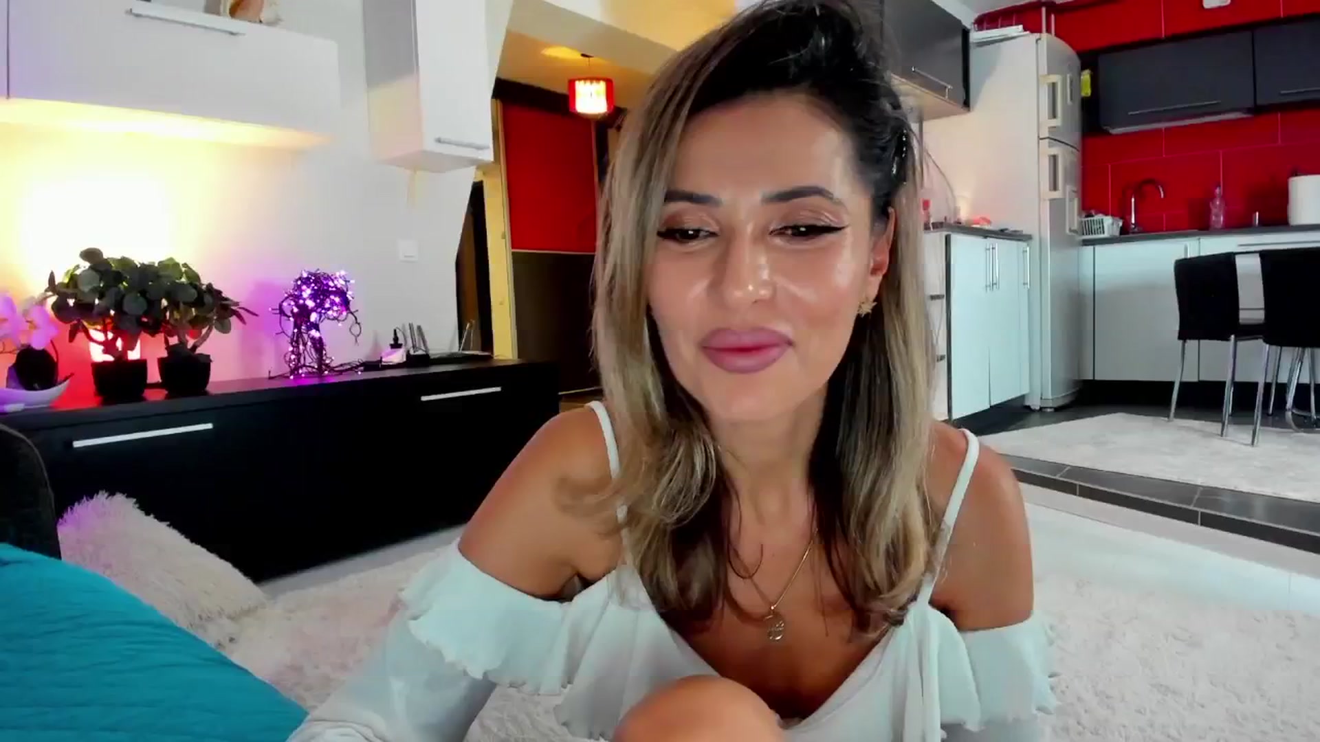 Gallery image thumbnail from SmileyTinaa's myfreecams stream on, 01/30/2025, 23:57 image 12 of 20