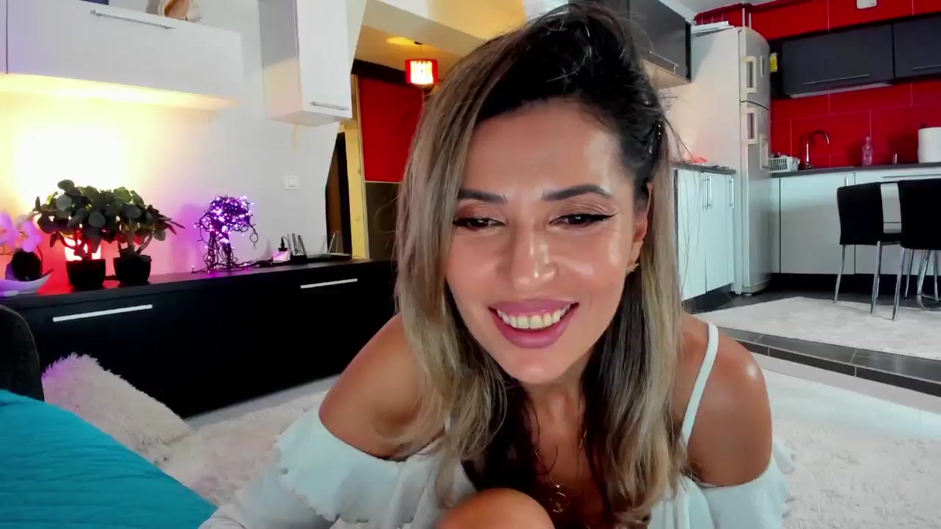 Gallery image thumbnail from SmileyTinaa's myfreecams stream on, 01/30/2025, 23:57 image 14 of 20