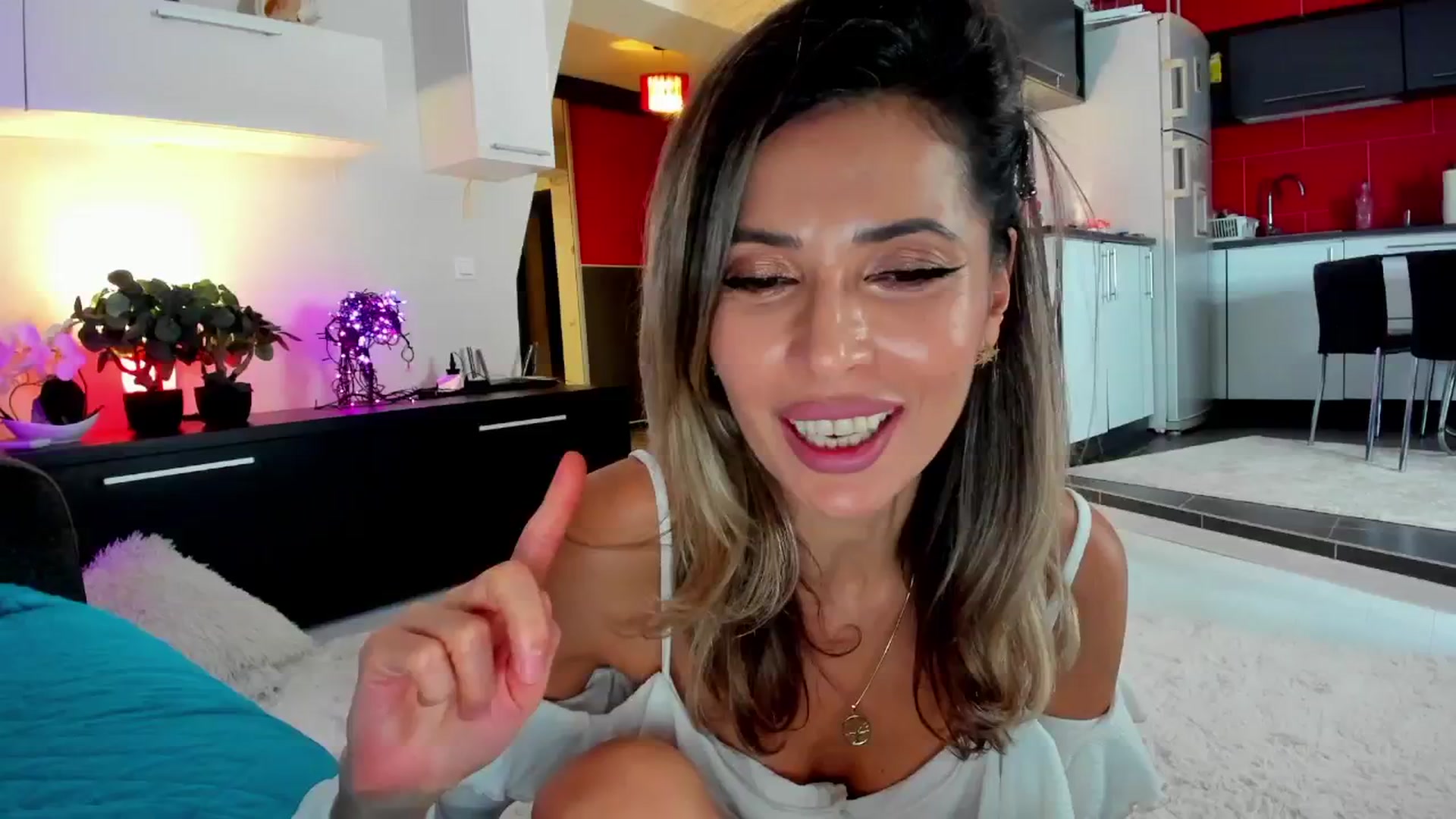 Gallery image thumbnail from SmileyTinaa's myfreecams stream on, 01/31/2025, 02:31 image 4 of 20