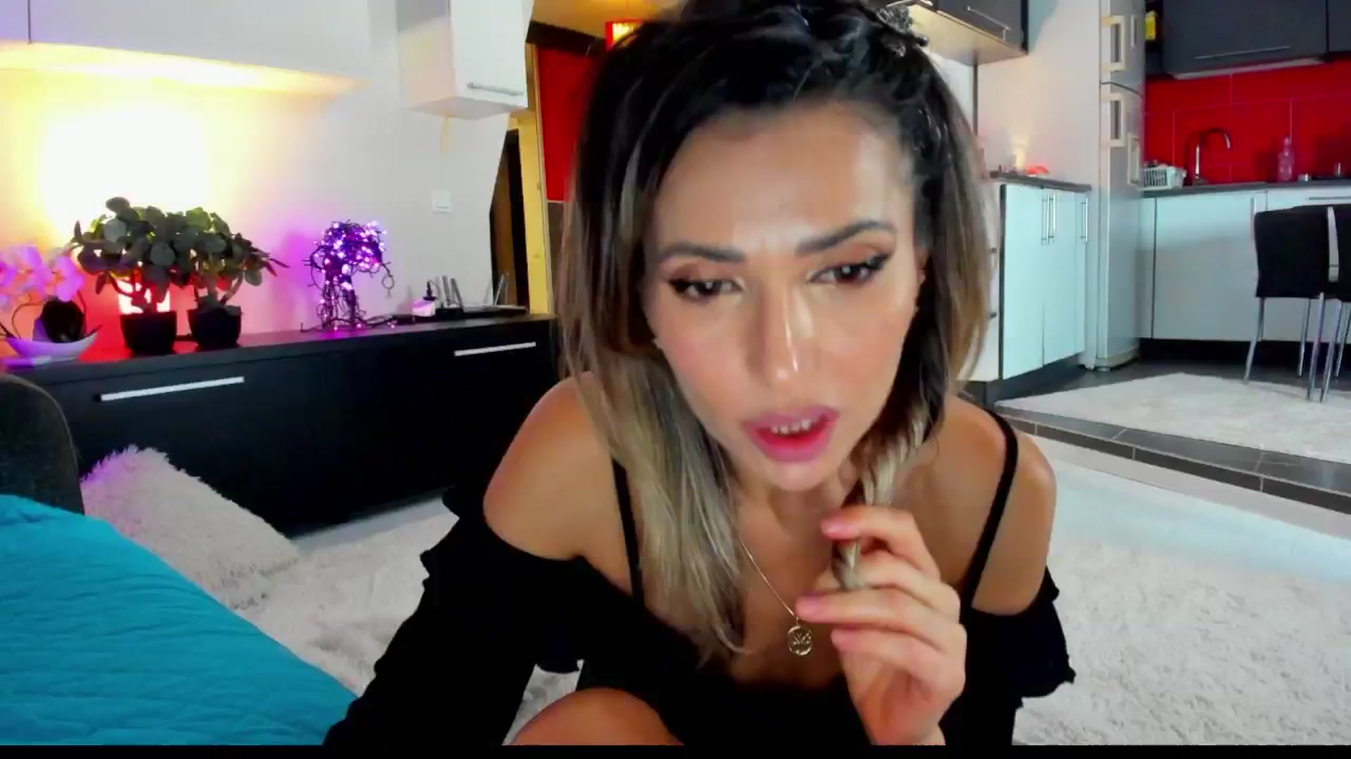 Gallery image thumbnail from SmileyTinaa's myfreecams stream on, 02/01/2025, 01:26 image 2 of 20