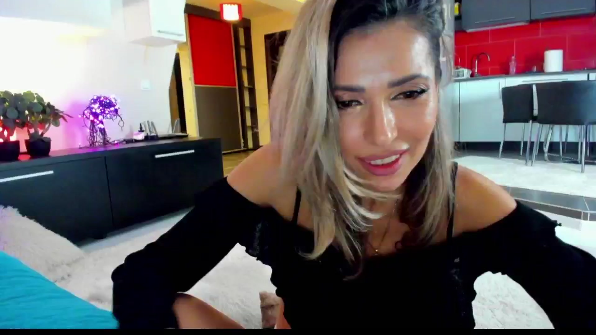 Gallery image thumbnail from SmileyTinaa's myfreecams stream on, 02/01/2025, 01:26 image 13 of 20