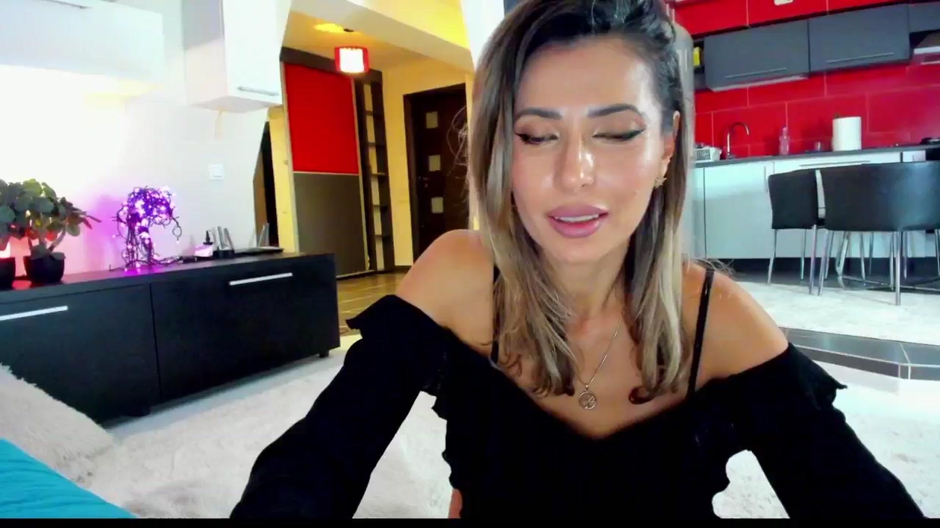 Gallery image thumbnail from SmileyTinaa's myfreecams stream on, 02/01/2025, 01:26 image 10 of 20