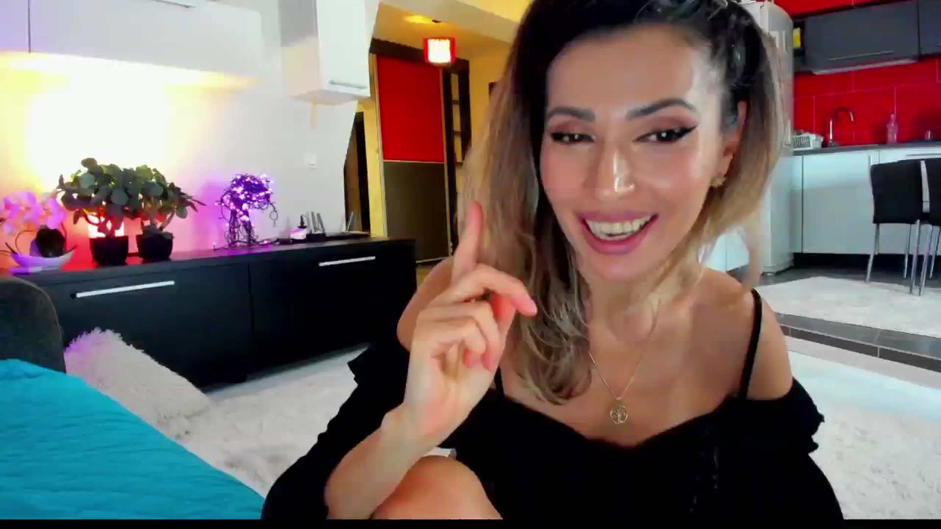 Gallery image thumbnail from SmileyTinaa's myfreecams stream on, 02/01/2025, 01:26 image 3 of 20