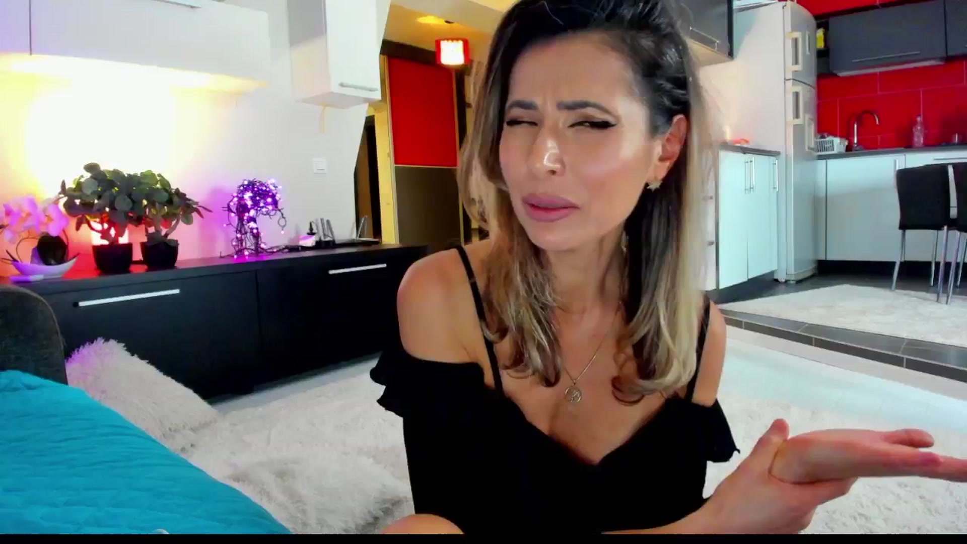Gallery image thumbnail from SmileyTinaa's myfreecams stream on, 02/01/2025, 01:26 image 5 of 20