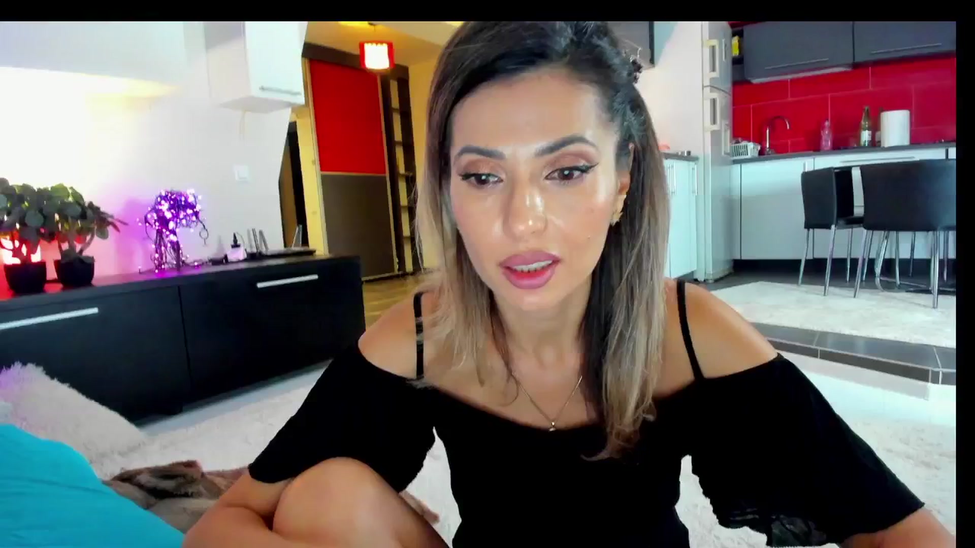 Gallery image thumbnail from SmileyTinaa's myfreecams stream on, 02/06/2025, 22:43 image 16 of 20