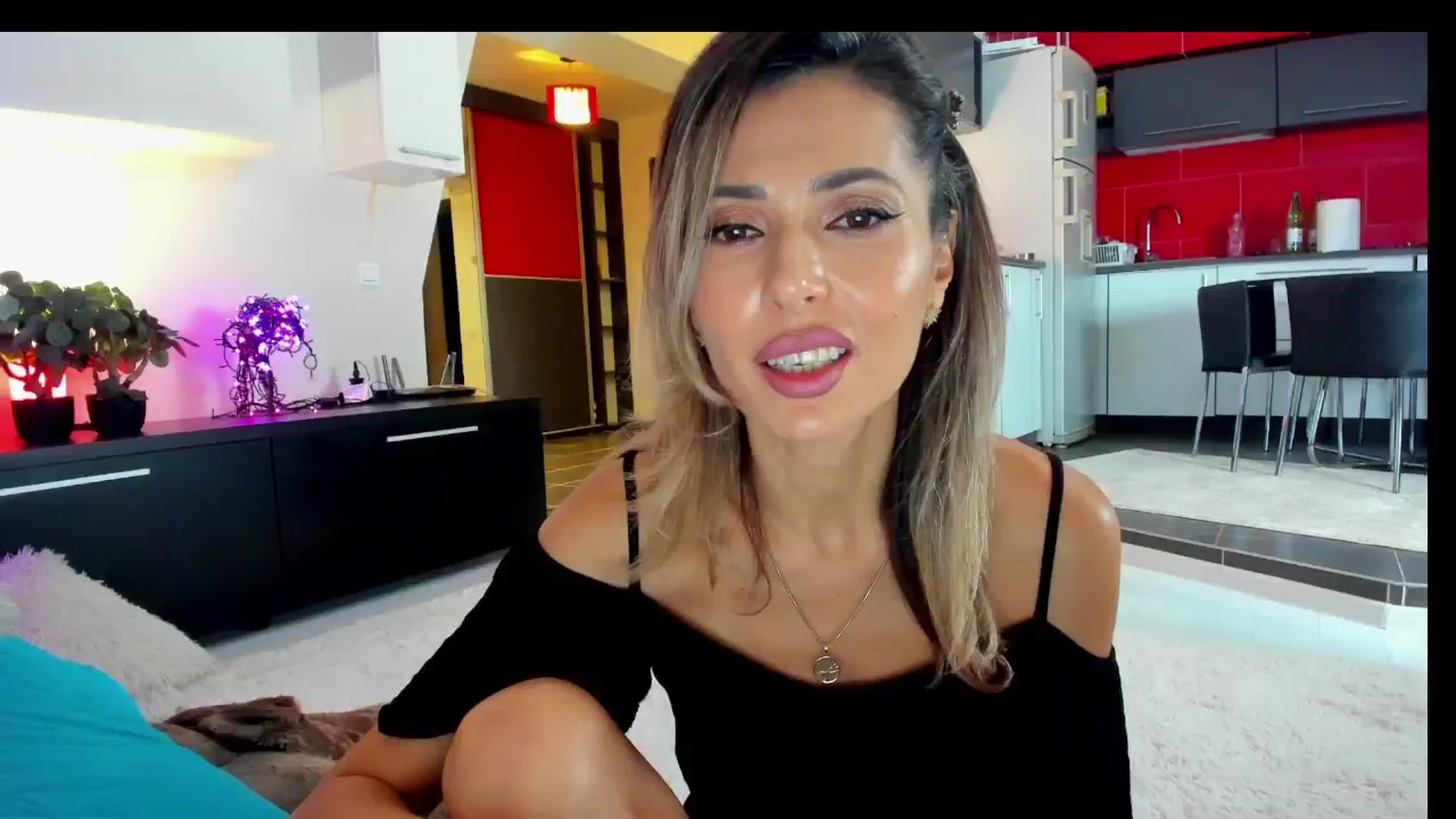 Gallery image thumbnail from SmileyTinaa's myfreecams stream on, 02/06/2025, 22:43 image 11 of 20
