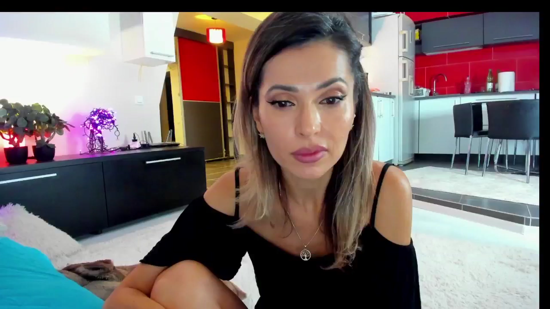 Gallery image thumbnail from SmileyTinaa's myfreecams stream on, 02/06/2025, 22:43 image 18 of 20