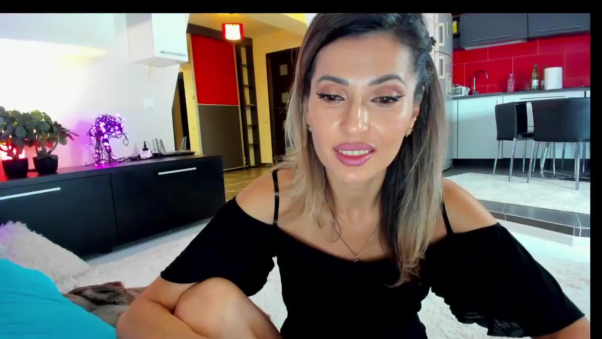 Gallery image thumbnail from SmileyTinaa's myfreecams stream on, 02/06/2025, 22:43 image 13 of 20