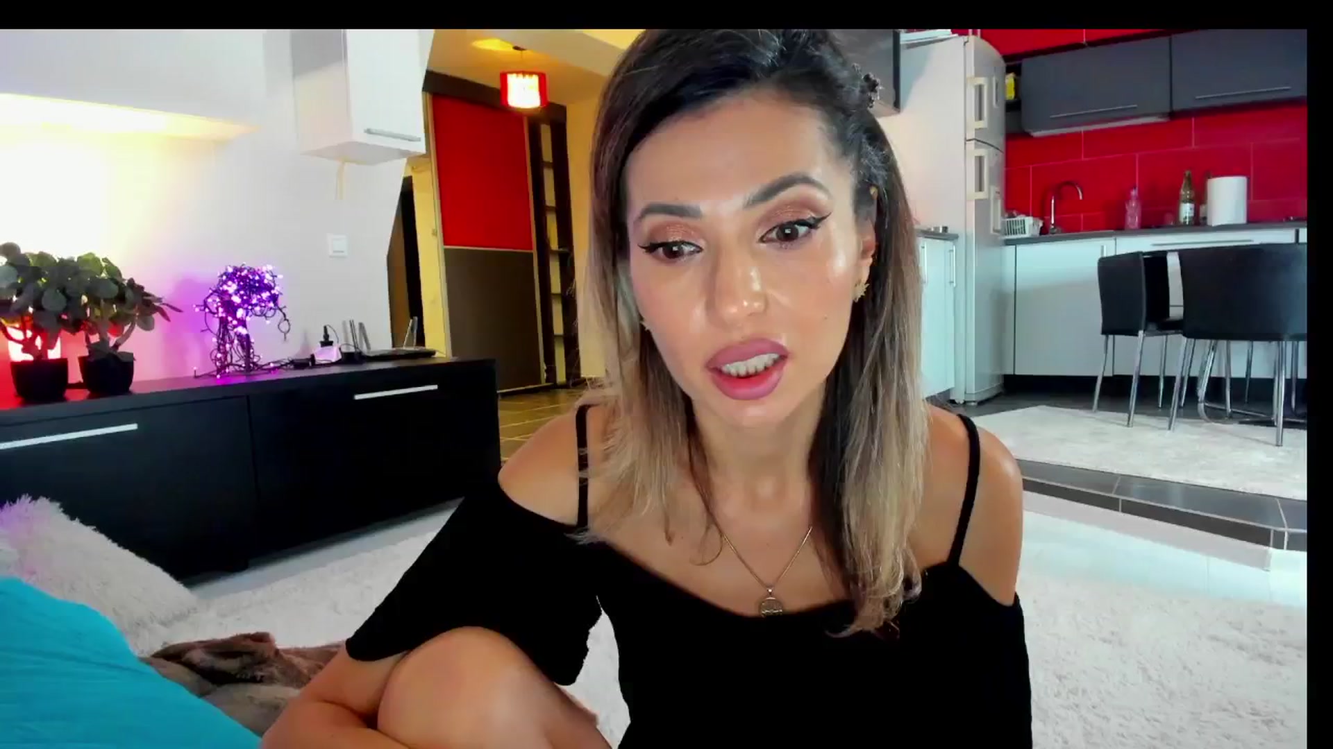 Gallery image thumbnail from SmileyTinaa's myfreecams stream on, 02/06/2025, 22:43 image 15 of 20