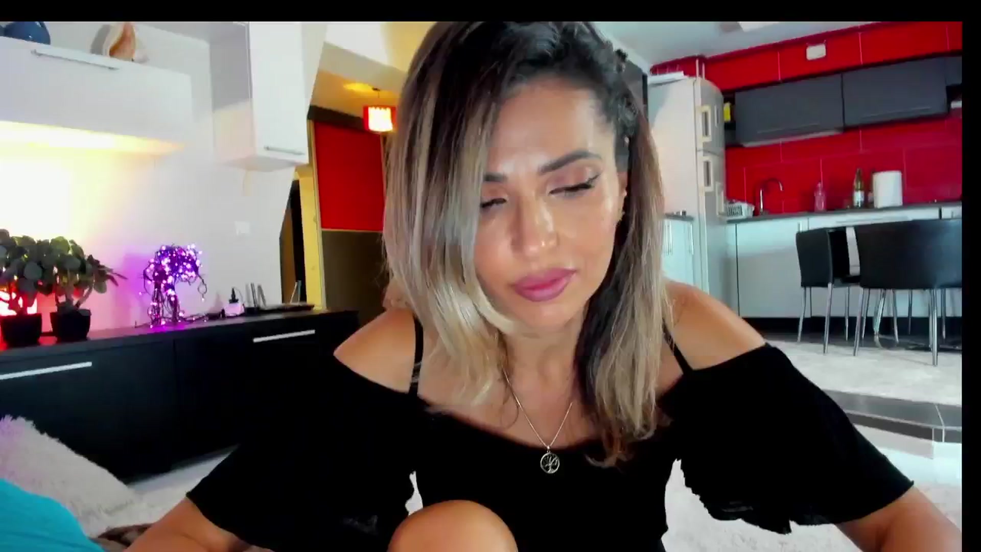 Gallery image thumbnail from SmileyTinaa's myfreecams stream on, 02/06/2025, 22:43 image 1 of 20