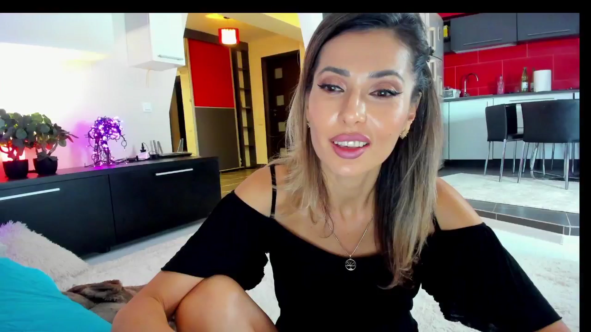 Gallery image thumbnail from SmileyTinaa's myfreecams stream on, 02/06/2025, 22:43 image 12 of 20