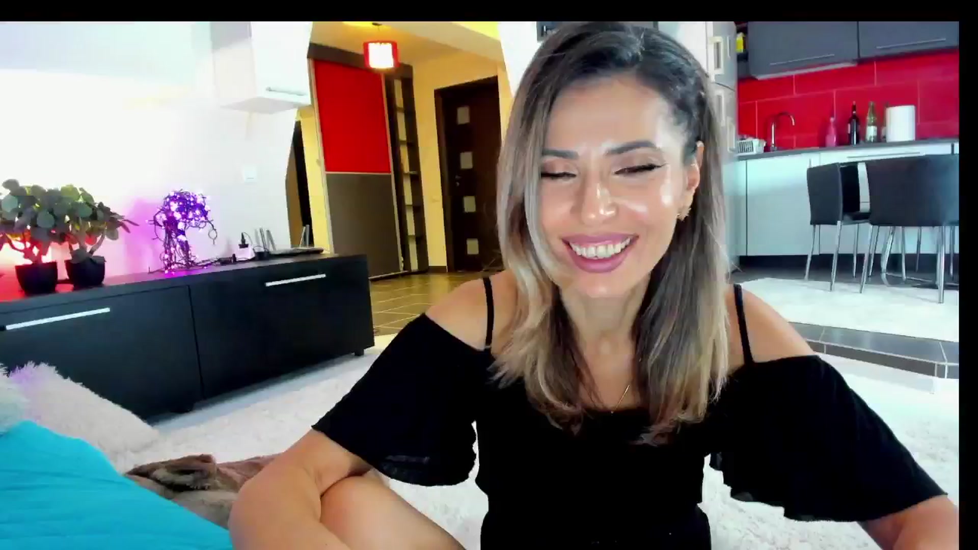 Gallery image thumbnail from SmileyTinaa's myfreecams stream on, 02/07/2025, 24:08 image 17 of 20