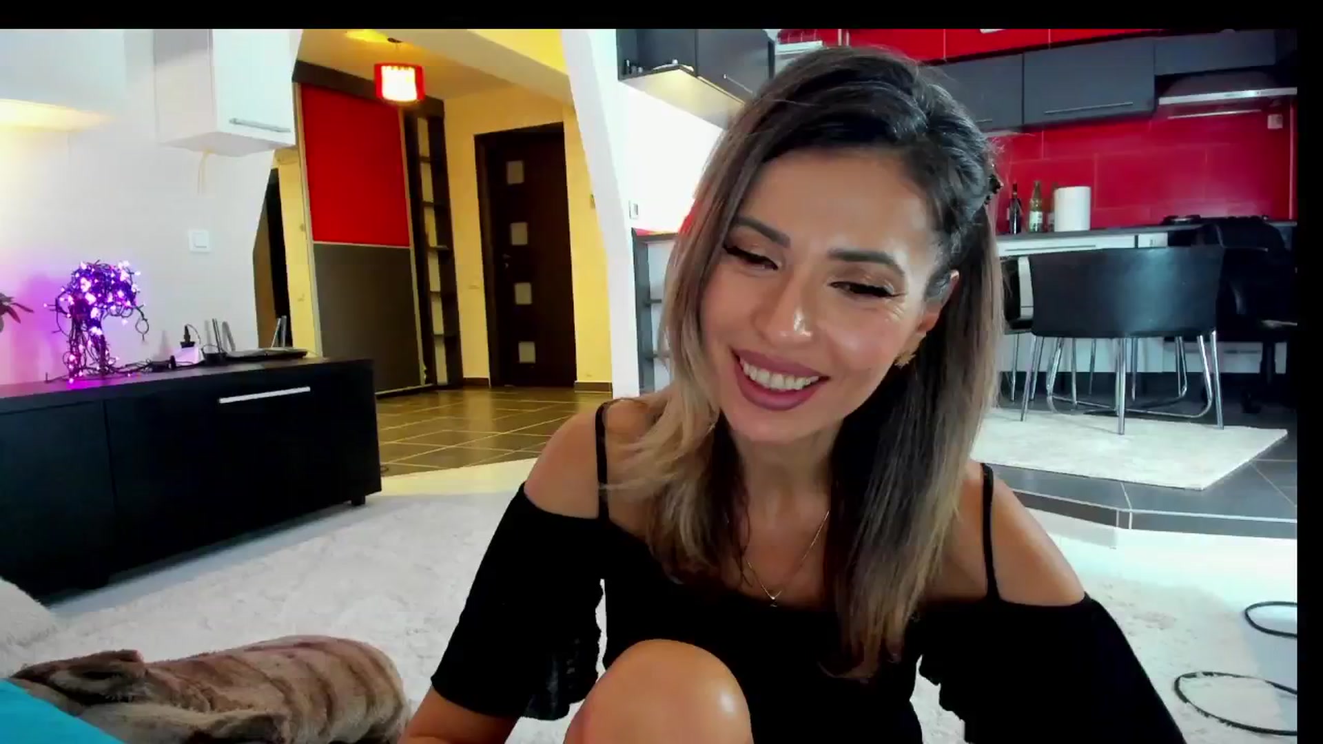 Gallery image thumbnail from SmileyTinaa's myfreecams stream on, 02/07/2025, 24:08 image 10 of 20