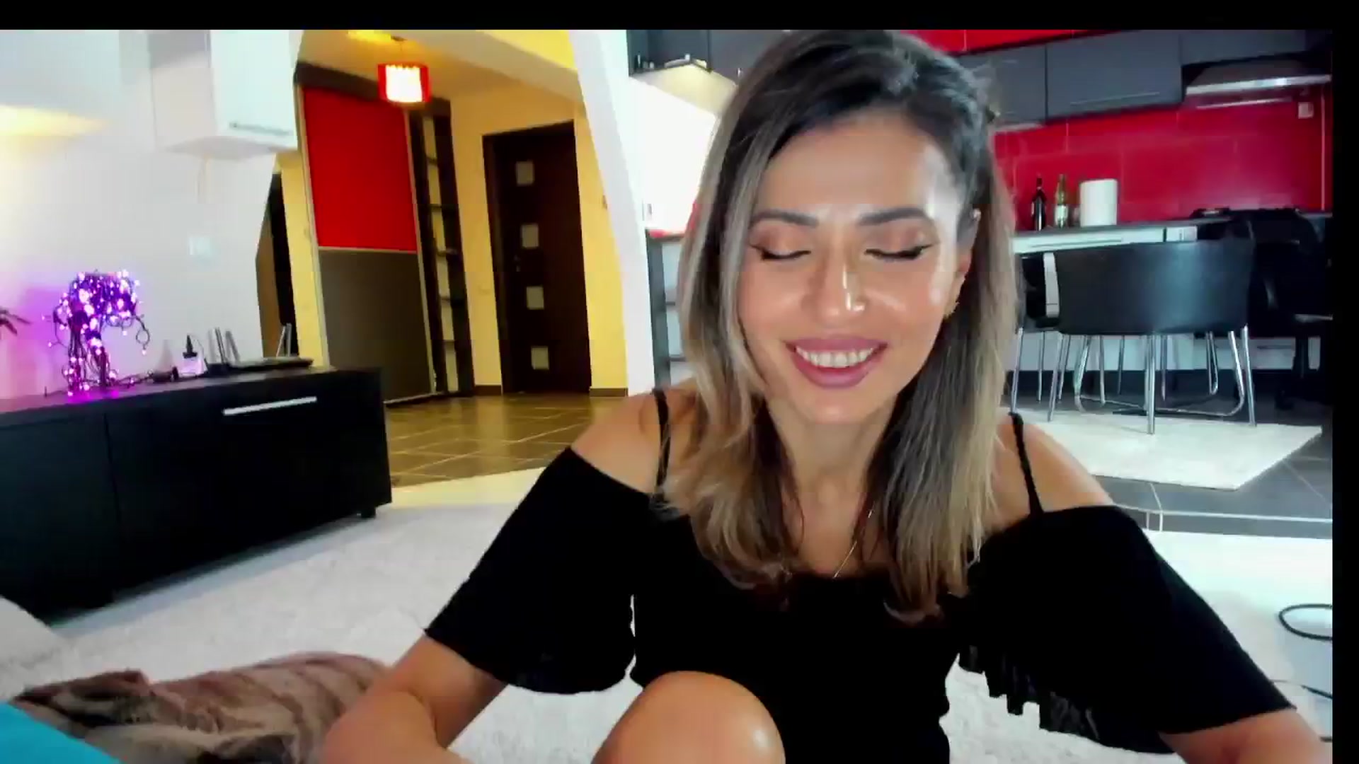 Gallery image thumbnail from SmileyTinaa's myfreecams stream on, 02/07/2025, 24:08 image 11 of 20