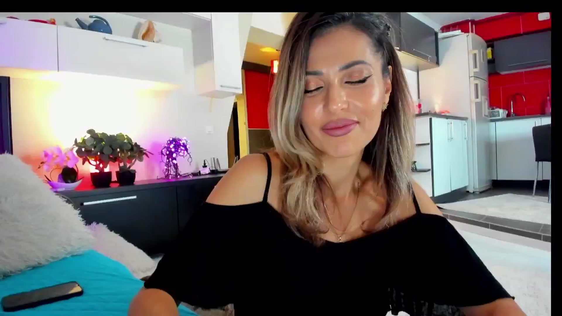 Gallery image thumbnail from SmileyTinaa's myfreecams stream on, 02/07/2025, 24:08 image 14 of 20