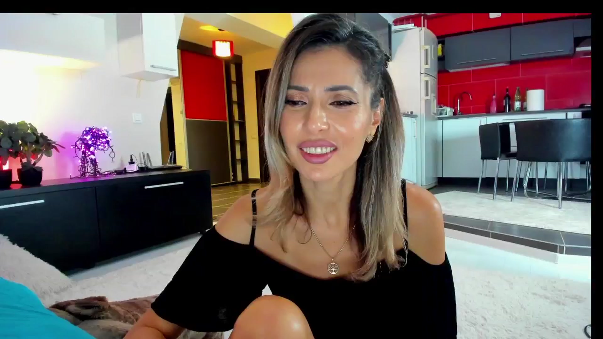 Gallery image thumbnail from SmileyTinaa's myfreecams stream on, 02/07/2025, 24:08 image 4 of 20