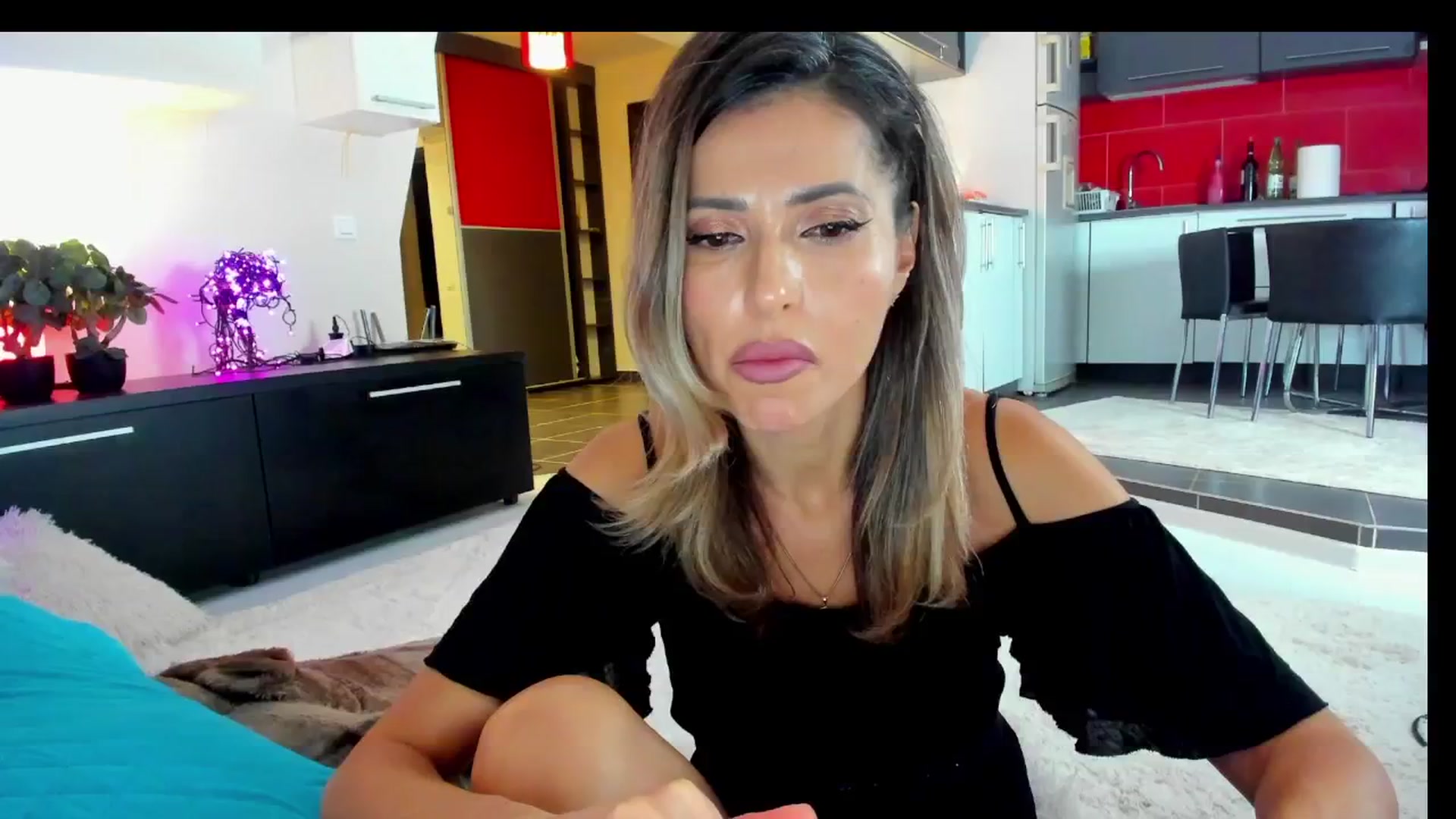 Gallery image thumbnail from SmileyTinaa's myfreecams stream on, 02/07/2025, 24:08 image 19 of 20