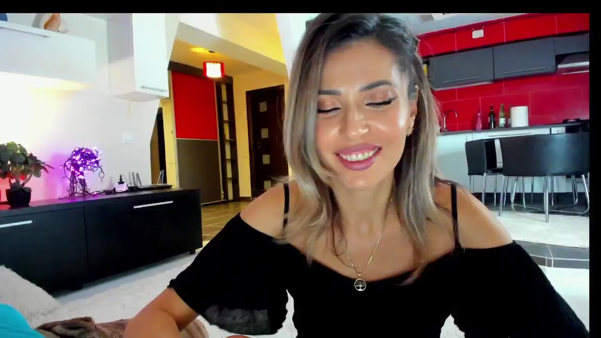 Gallery image thumbnail from SmileyTinaa's myfreecams stream on, 02/07/2025, 24:08 image 5 of 20