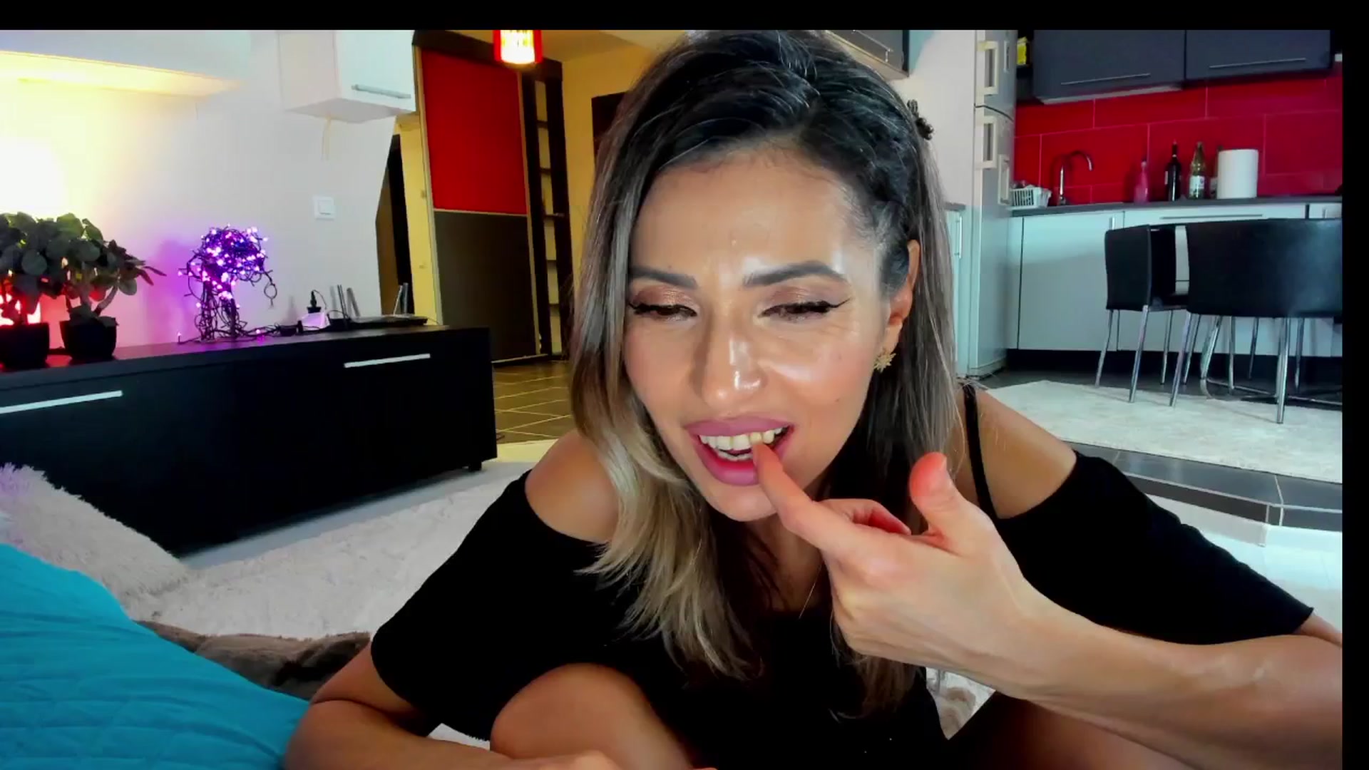 Gallery image thumbnail from SmileyTinaa's myfreecams stream on, 02/07/2025, 01:58 image 7 of 20