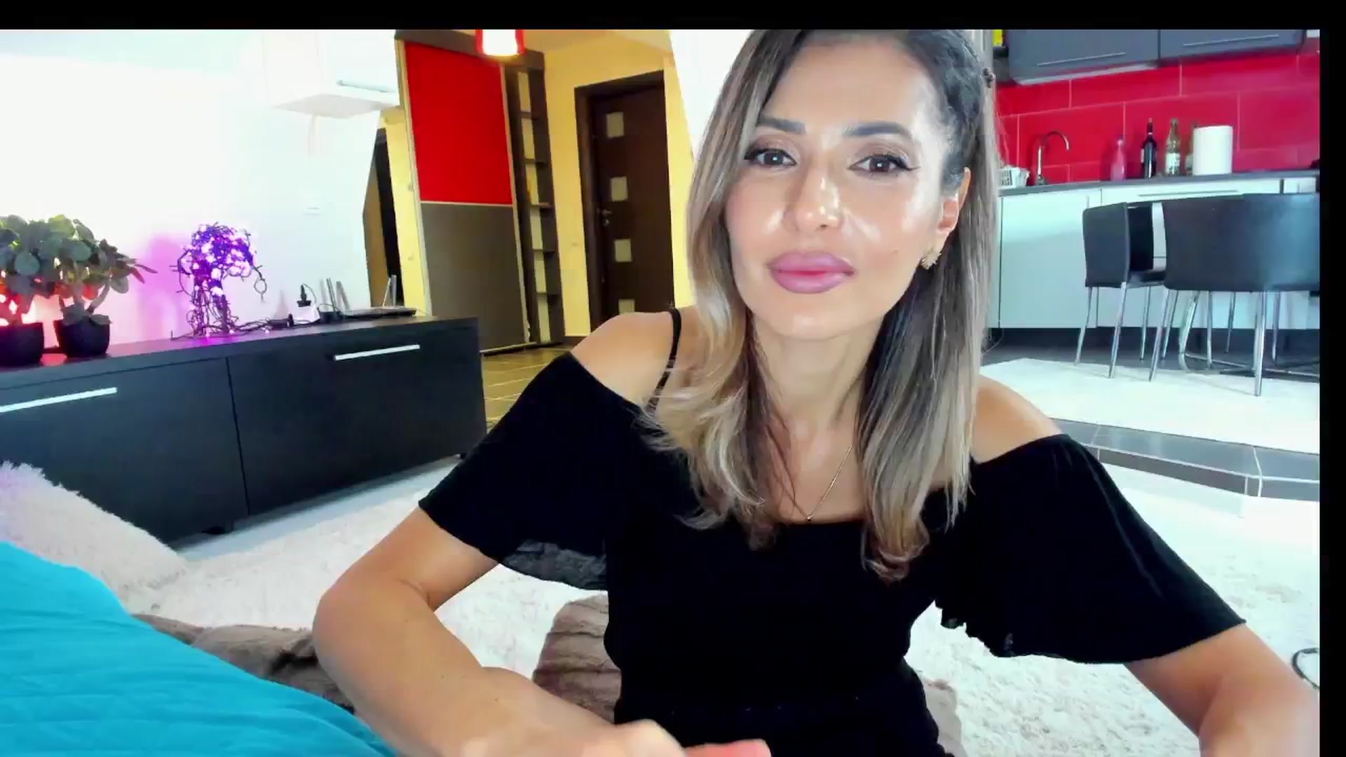 Gallery image thumbnail from SmileyTinaa's myfreecams stream on, 02/07/2025, 01:58 image 12 of 20