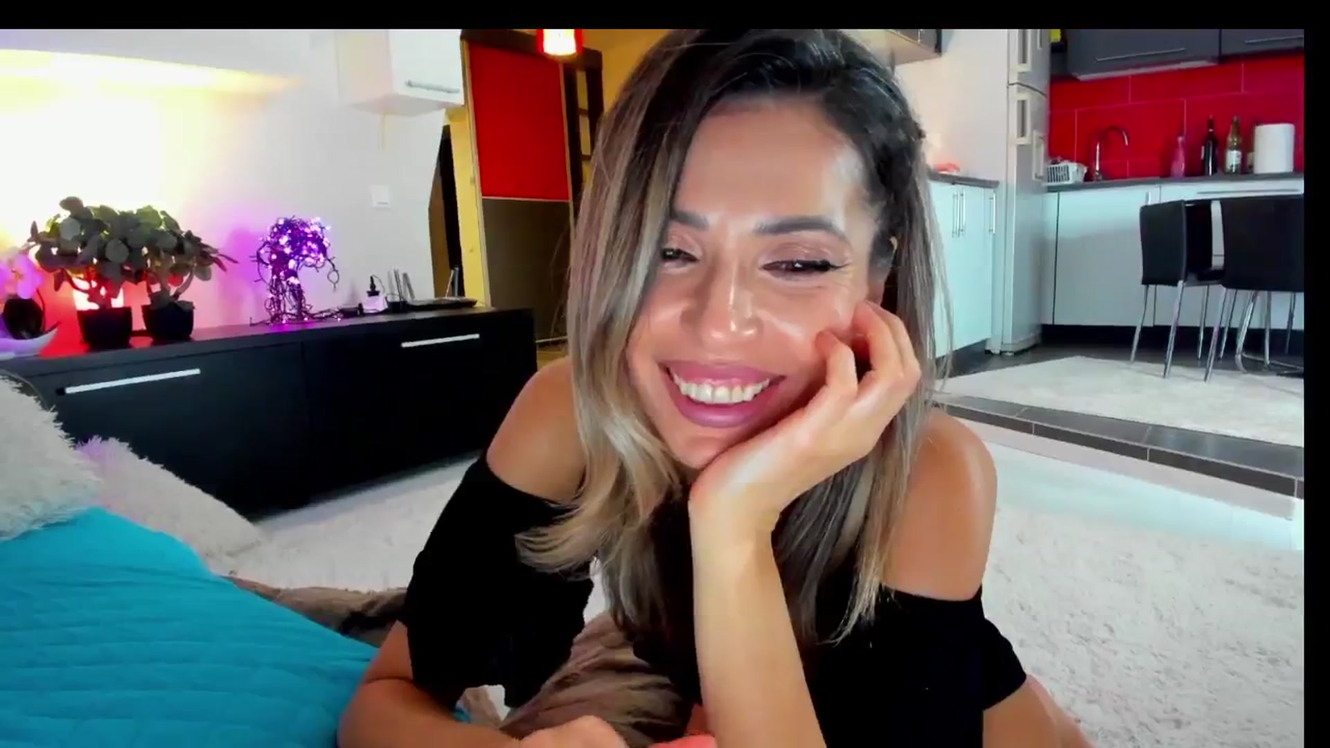Gallery image thumbnail from SmileyTinaa's myfreecams stream on, 02/07/2025, 01:58 image 18 of 20