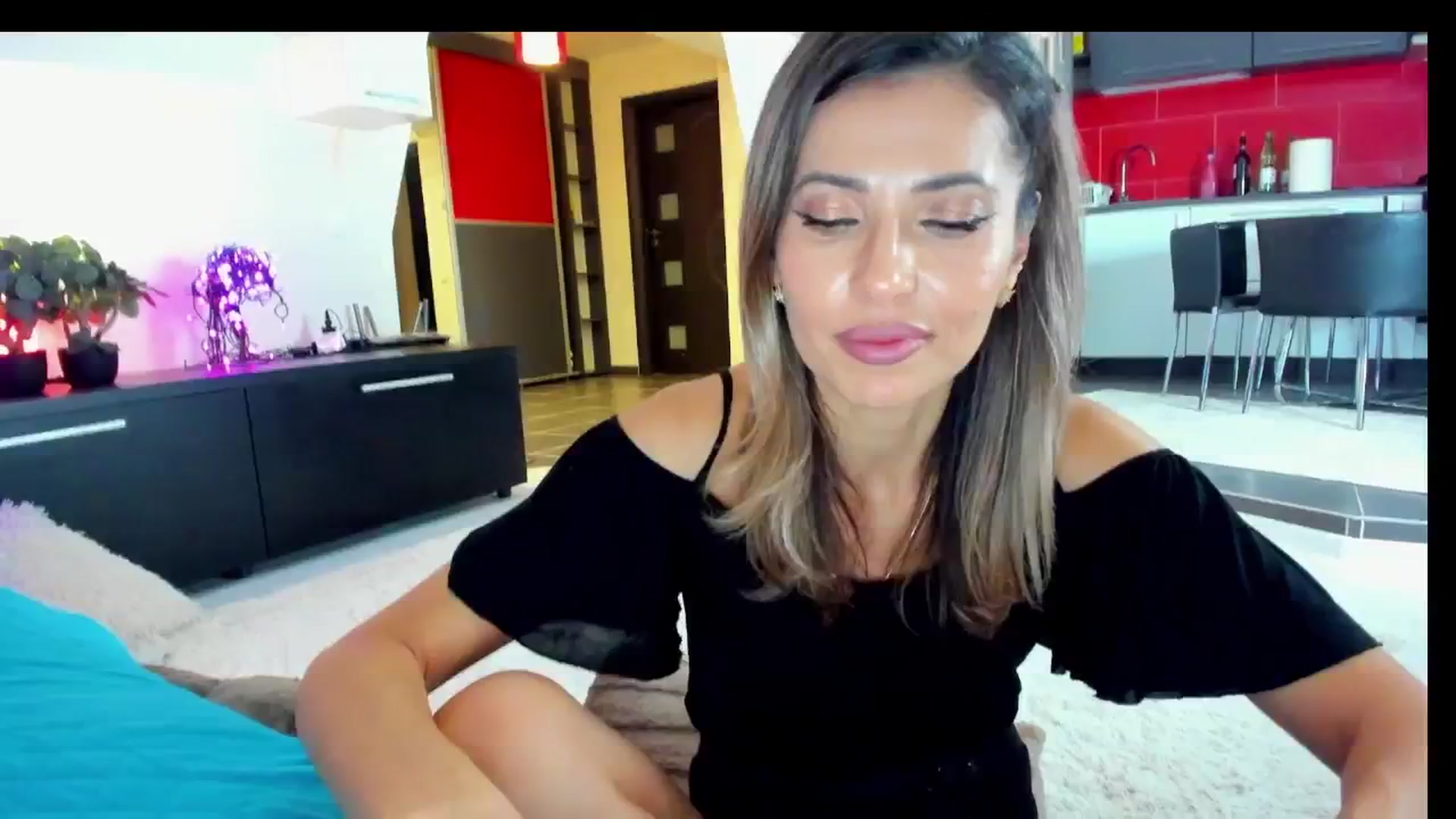 Gallery image thumbnail from SmileyTinaa's myfreecams stream on, 02/07/2025, 01:58 image 10 of 20