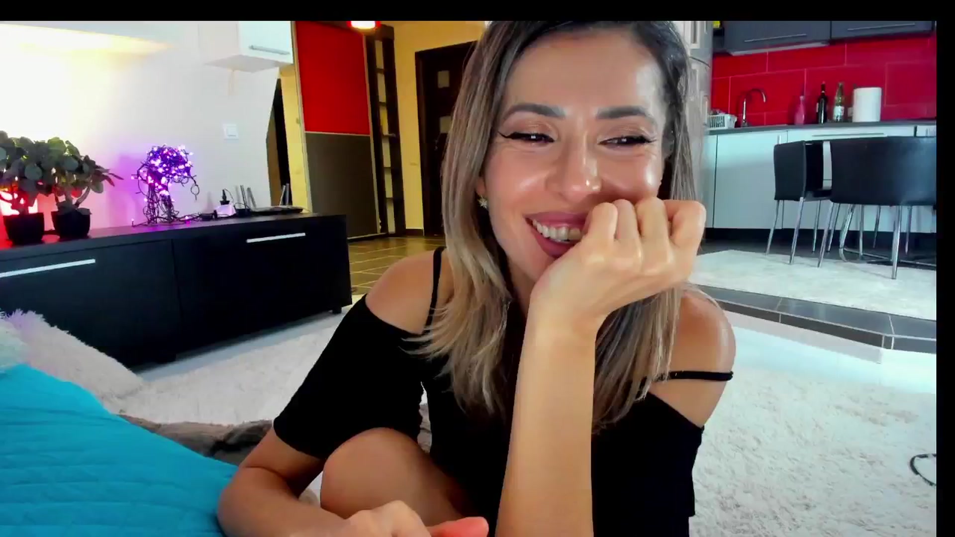 Gallery image thumbnail from SmileyTinaa's myfreecams stream on, 02/07/2025, 01:58 image 1 of 20