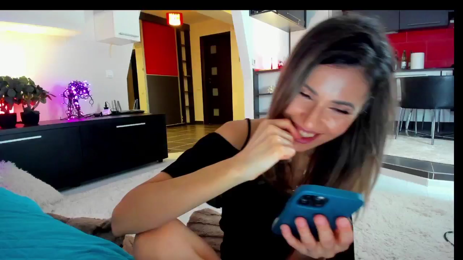 Gallery image thumbnail from SmileyTinaa's myfreecams stream on, 02/07/2025, 01:58 image 9 of 20
