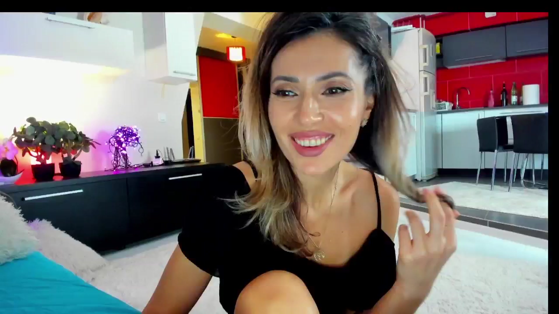 Gallery image thumbnail from SmileyTinaa's myfreecams stream on, 02/07/2025, 04:56 image 2 of 20