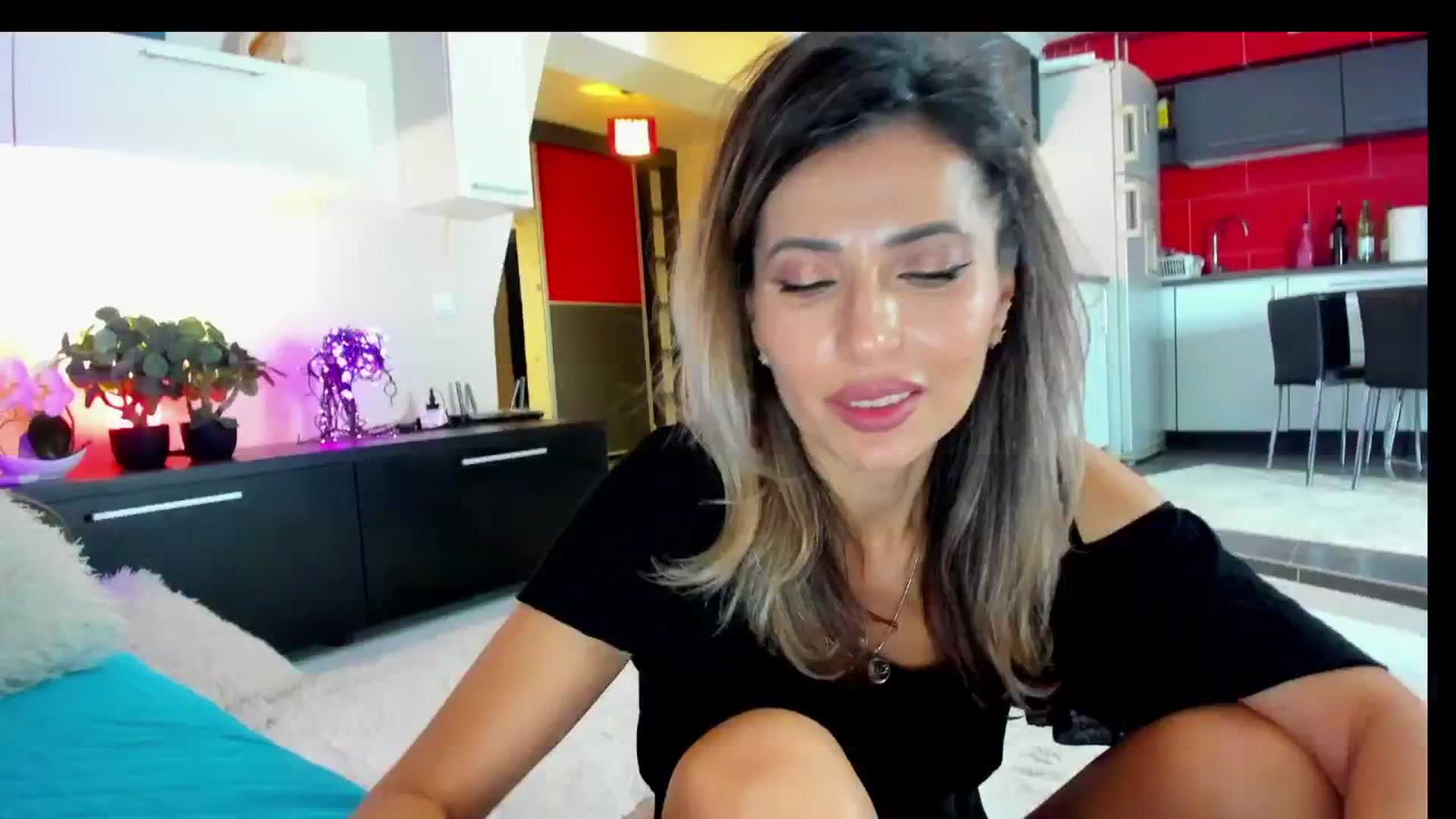Gallery image thumbnail from SmileyTinaa's myfreecams stream on, 02/07/2025, 04:56 image 10 of 20